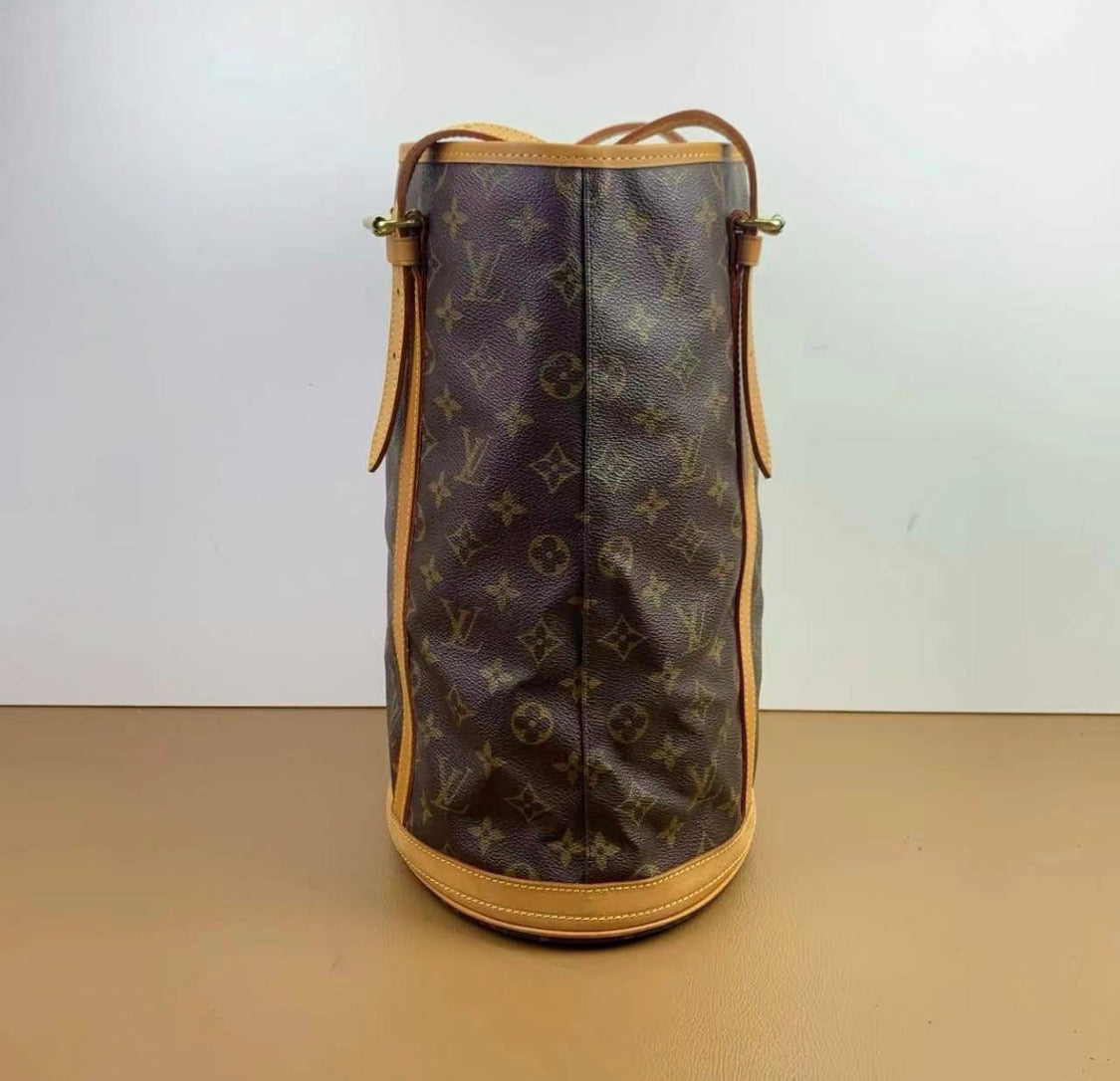 Louis Vuitton Bucket GM Shoulder Bag