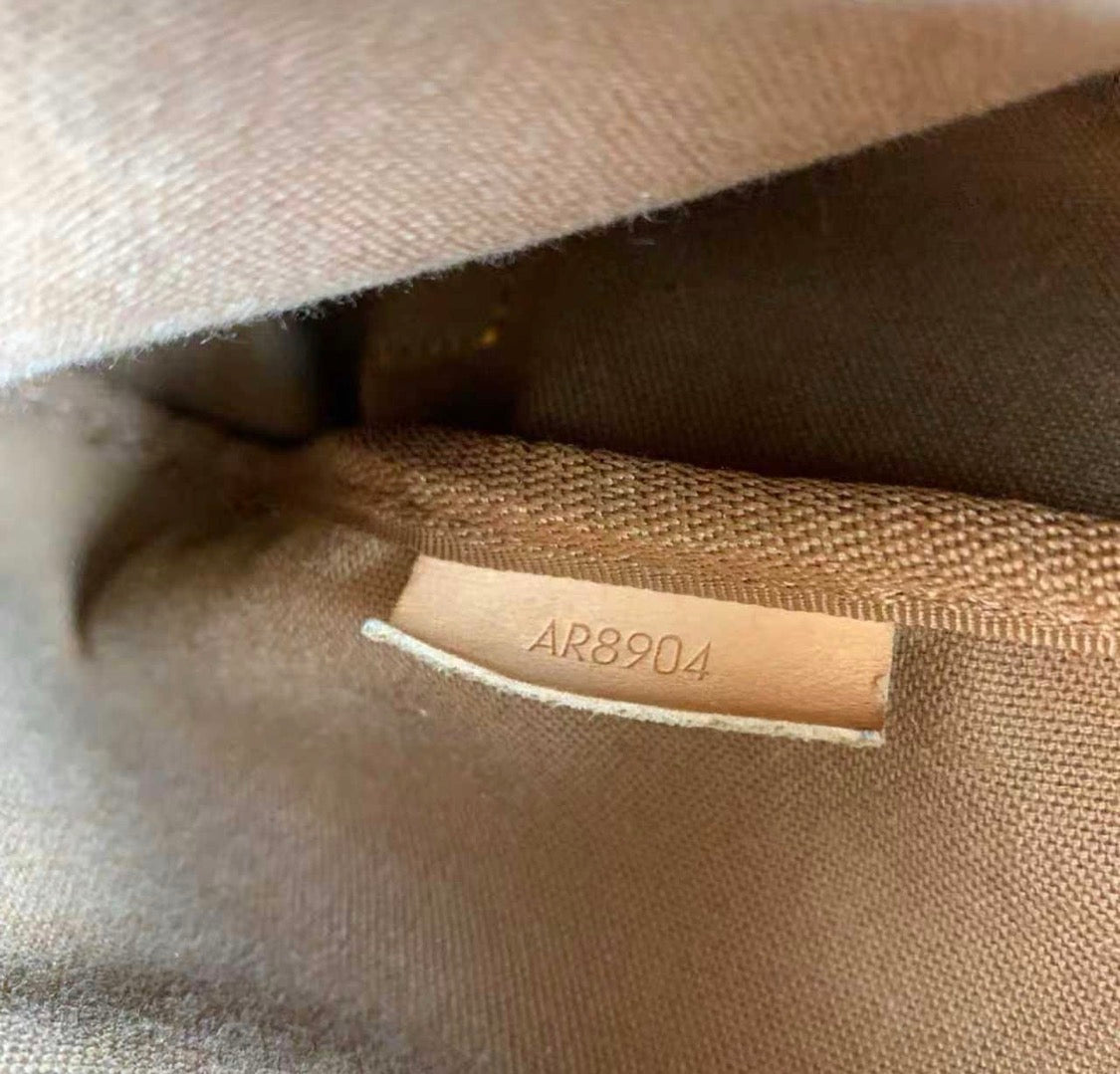 LOUIS VUITTON Saumur 43 Shoulder Bag