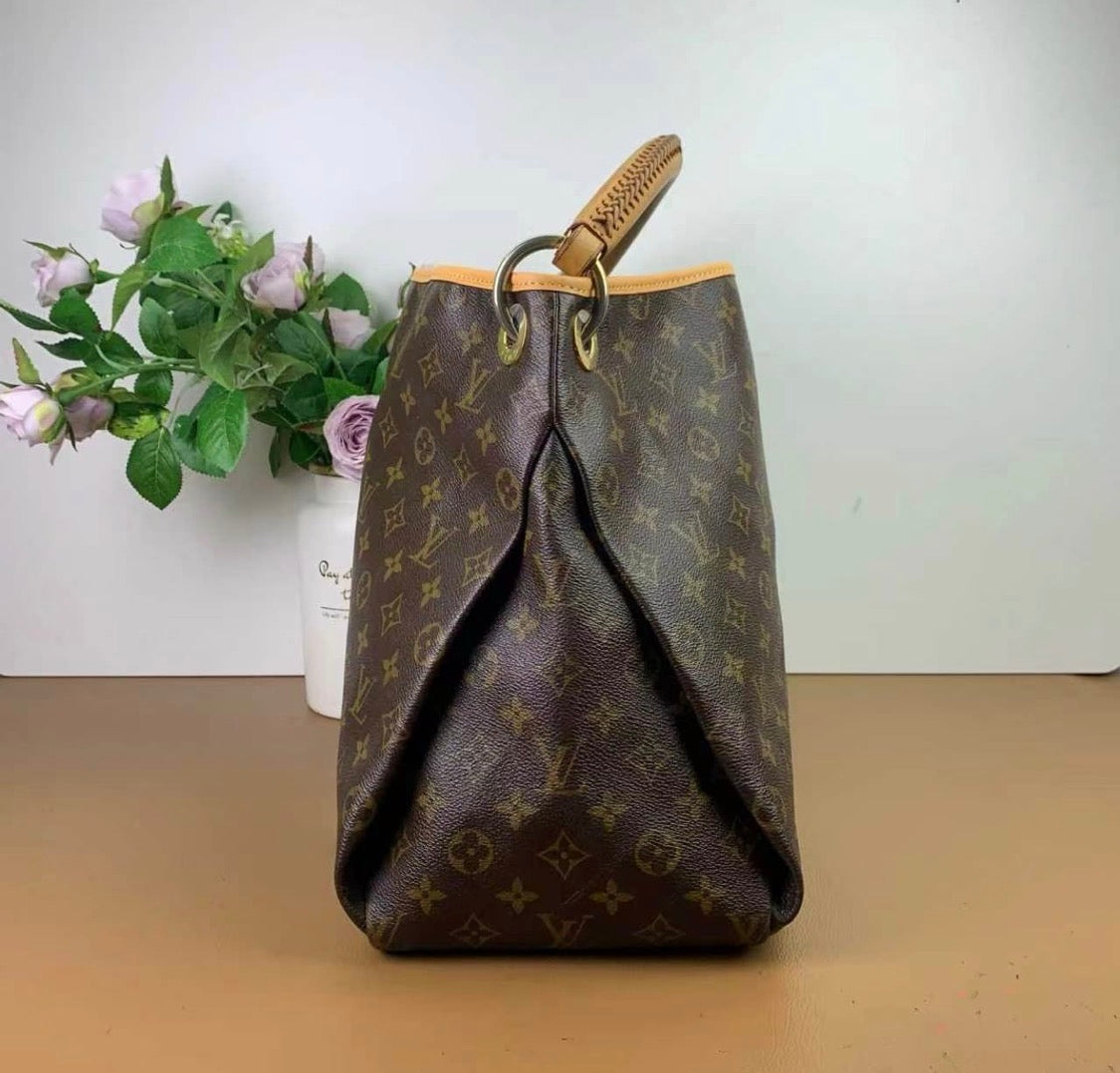 LOUIS VUITTON Artsy MM Hobo Bag