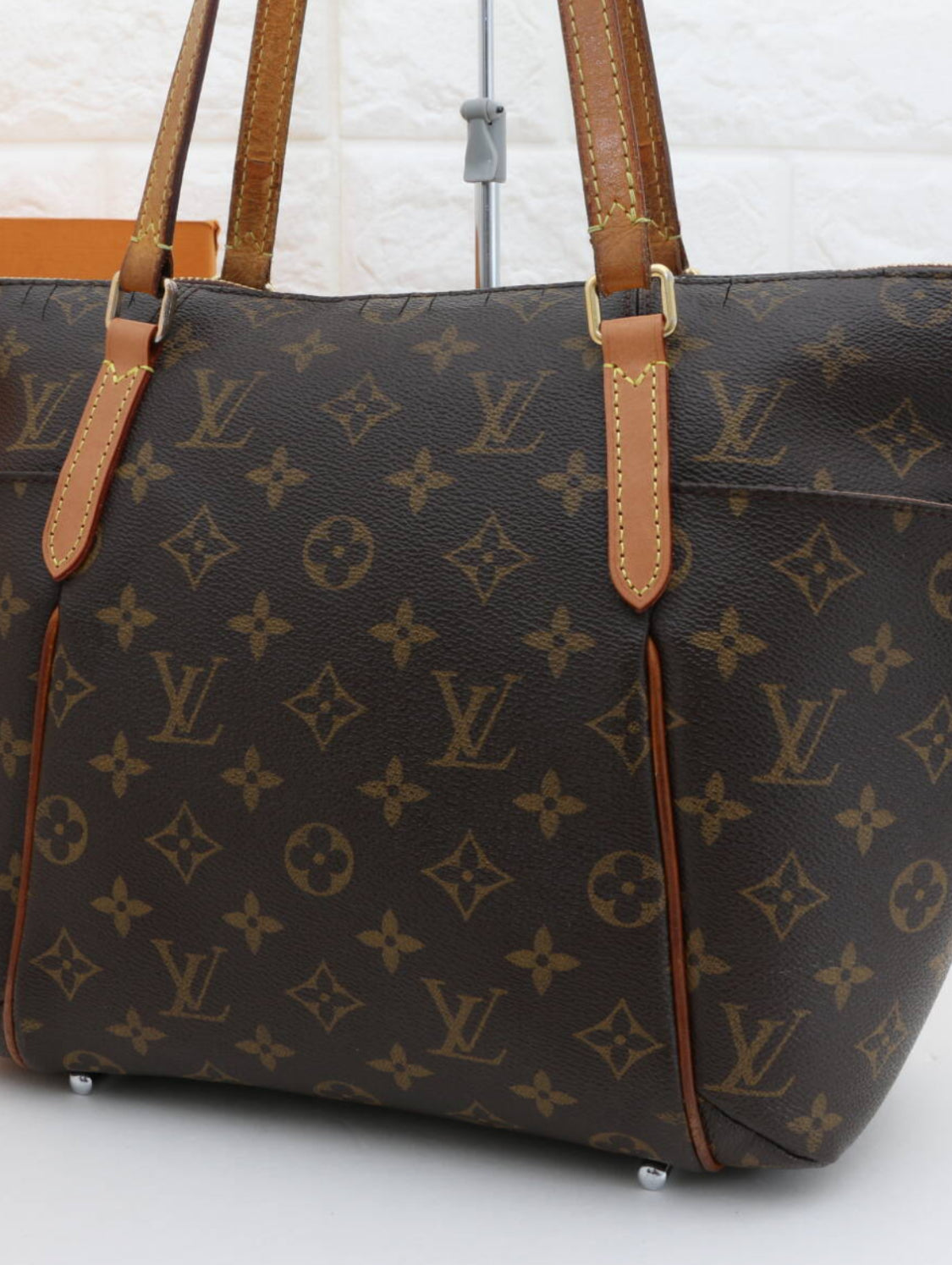 LOUIS VUITTON Monogram Totally MM Shoulder Bag