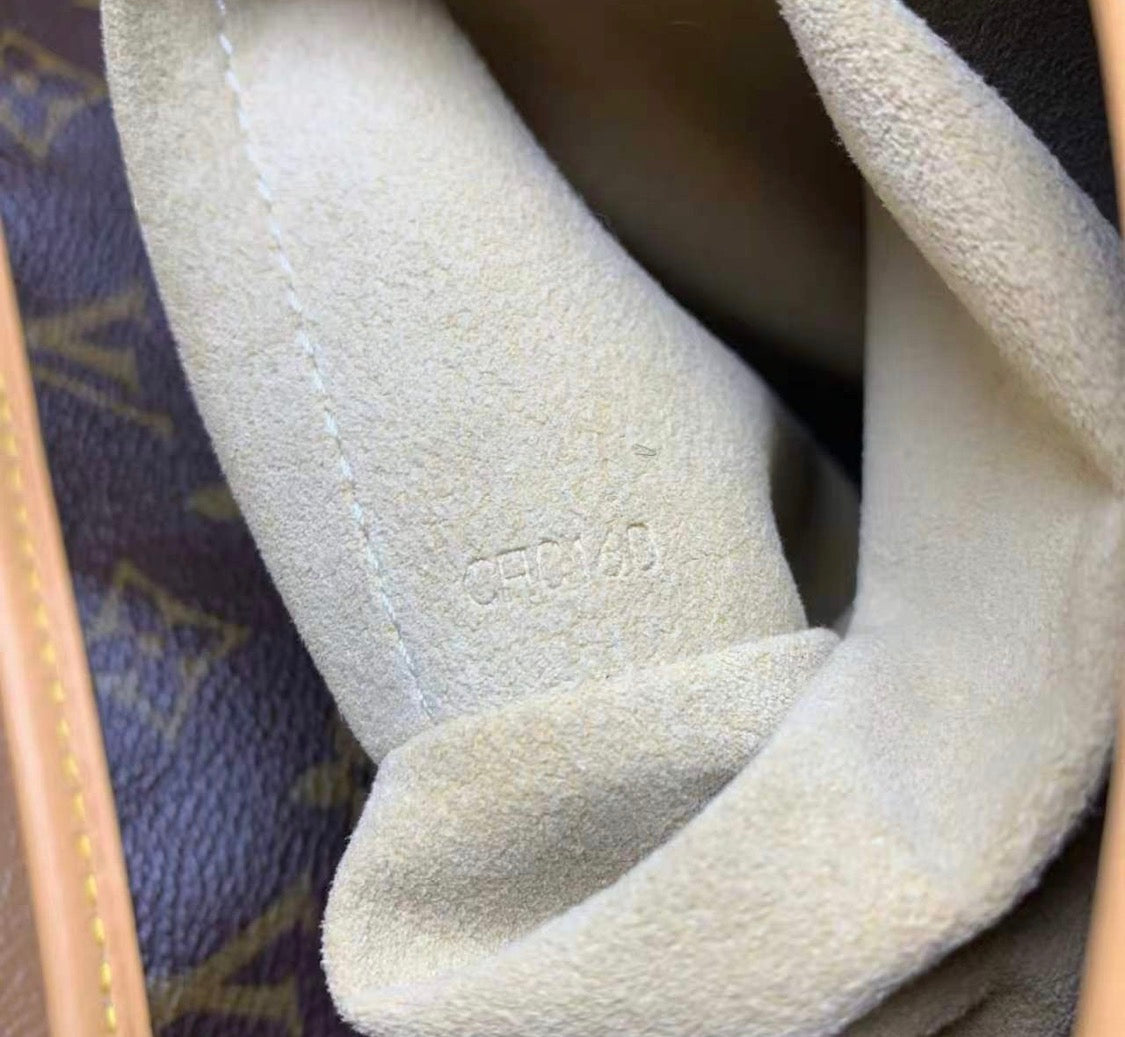 LOUIS VUITTON Artsy MM Hobo Bag