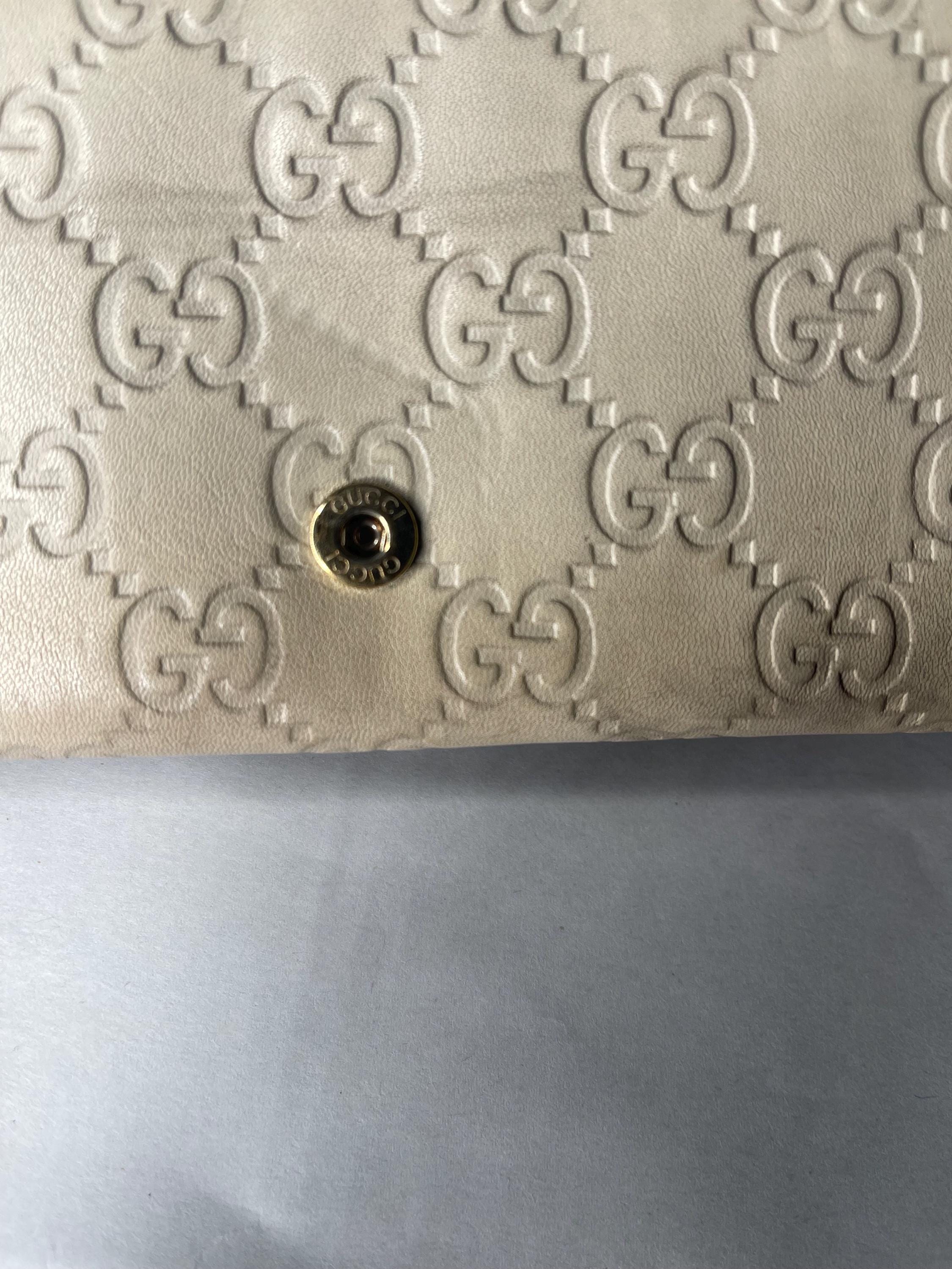 Authentic  GG Gucci Guccissima cream  leather wallet. Option add a silver chain strap.