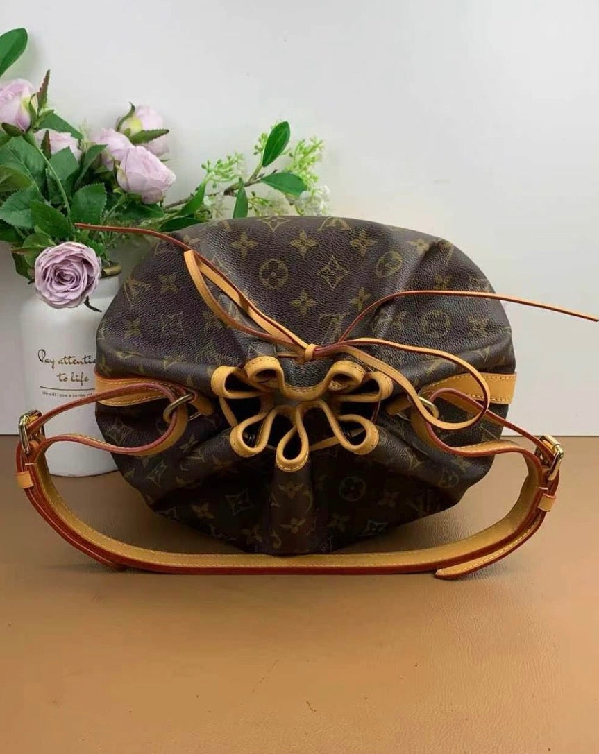LOUIS VUITTON Monogram NOE Shoulder Bag