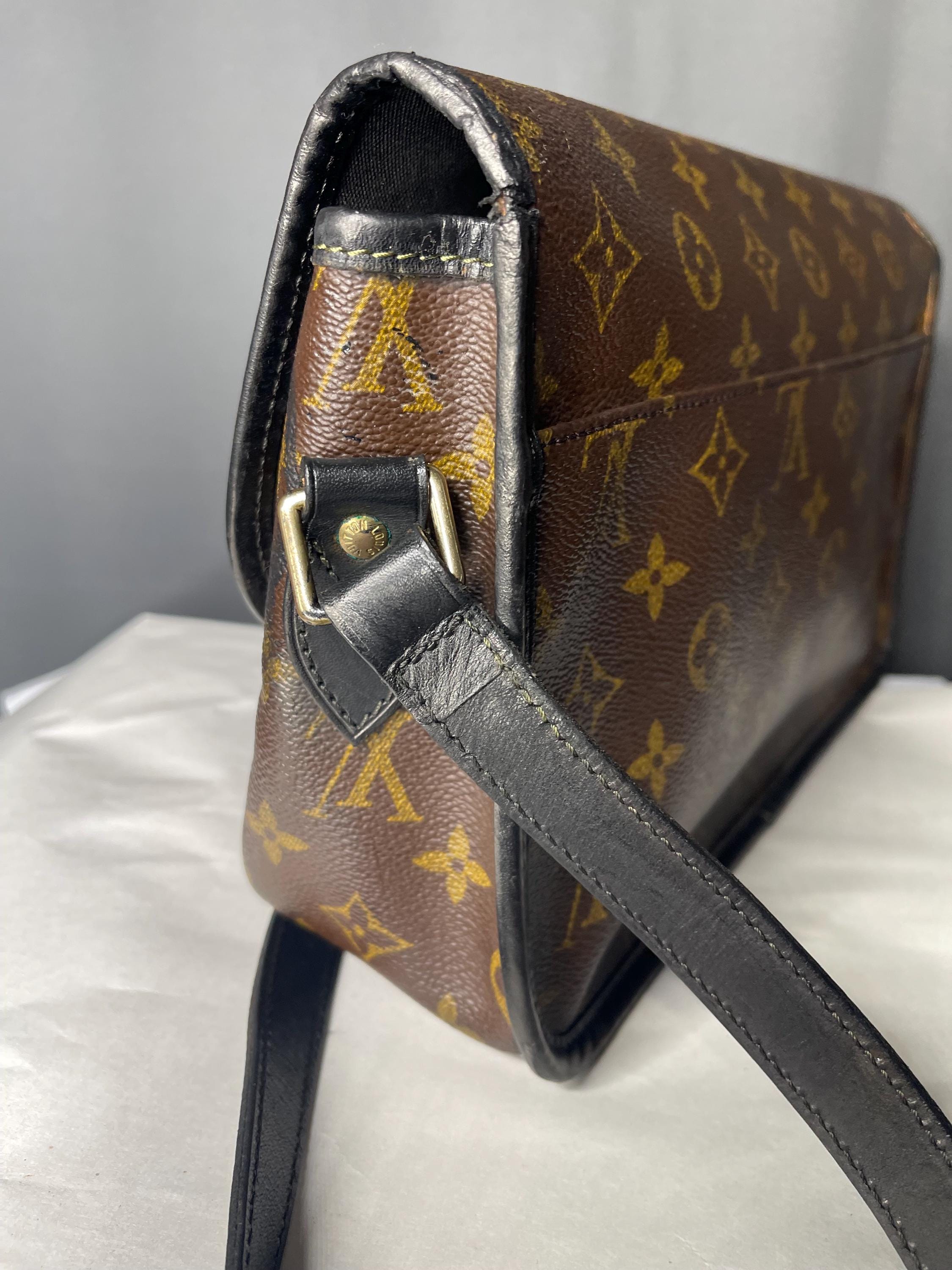 Authentic LOUIS VUITTON  Monogram Sac Gibeciere PM Vintage