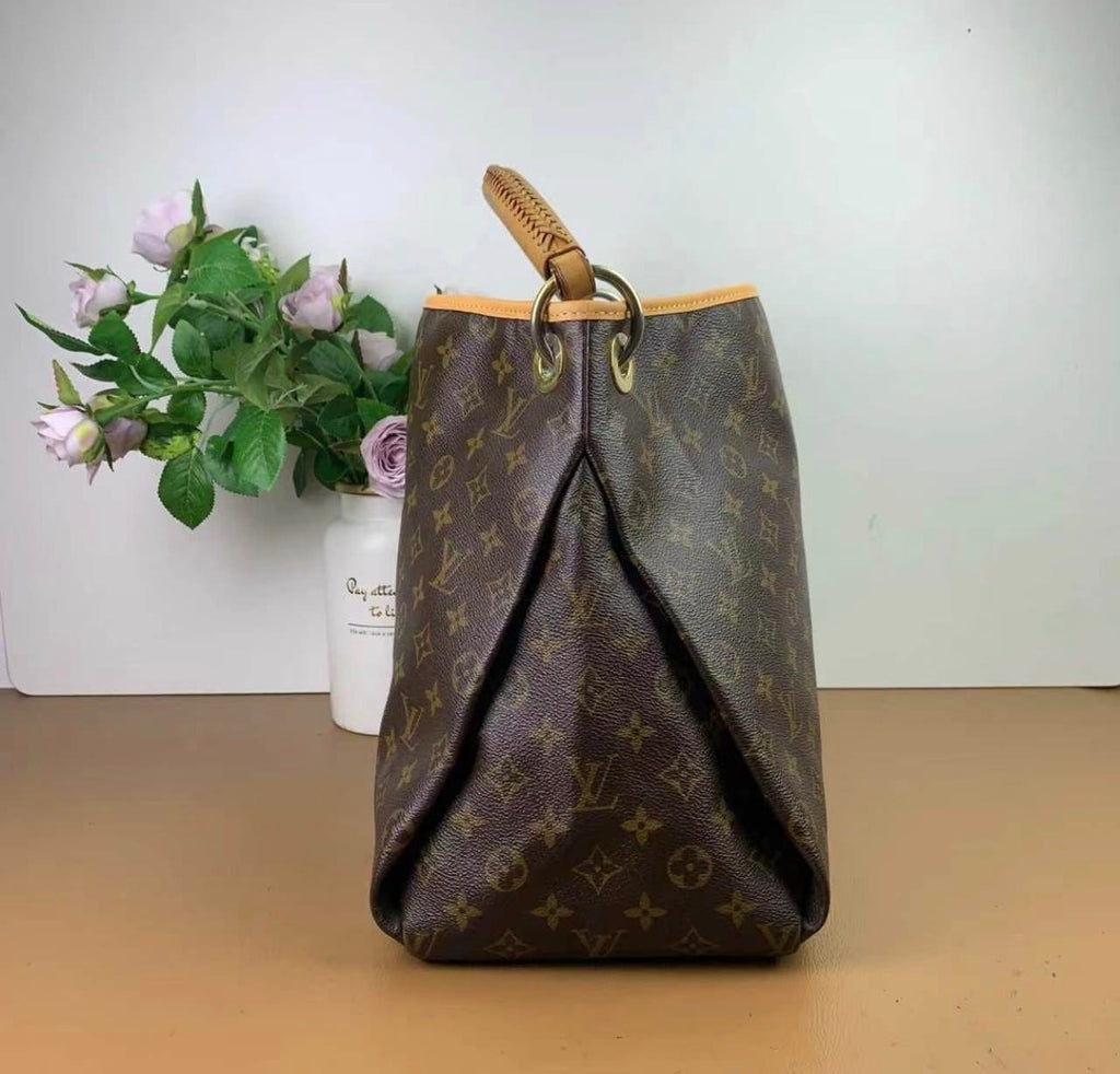 LOUIS VUITTON Artsy MM Hobo Bag