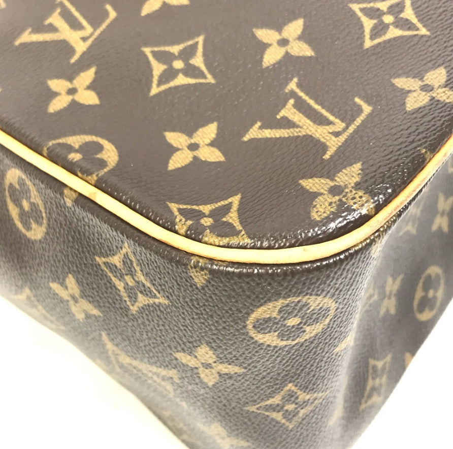 LOUIS VUITTON
Monogram Excentri-Cite