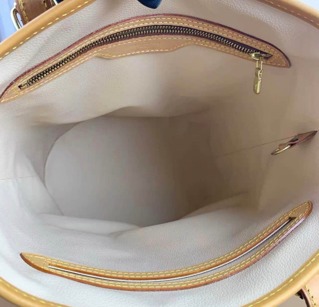 Louis Vuitton Bucket GM Shoulder Bag