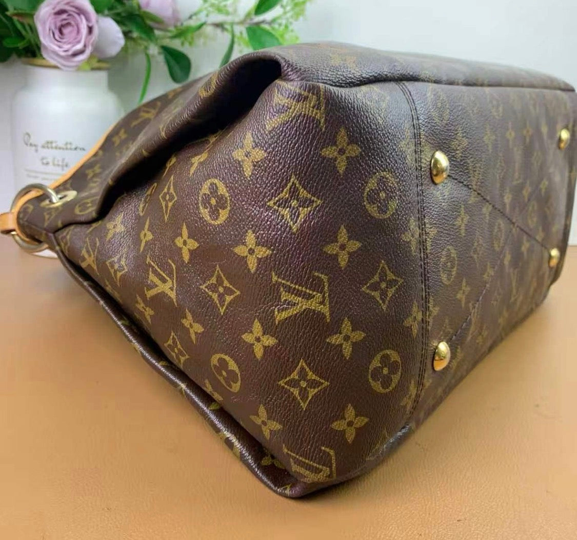 LOUIS VUITTON Artsy MM Hobo Bag