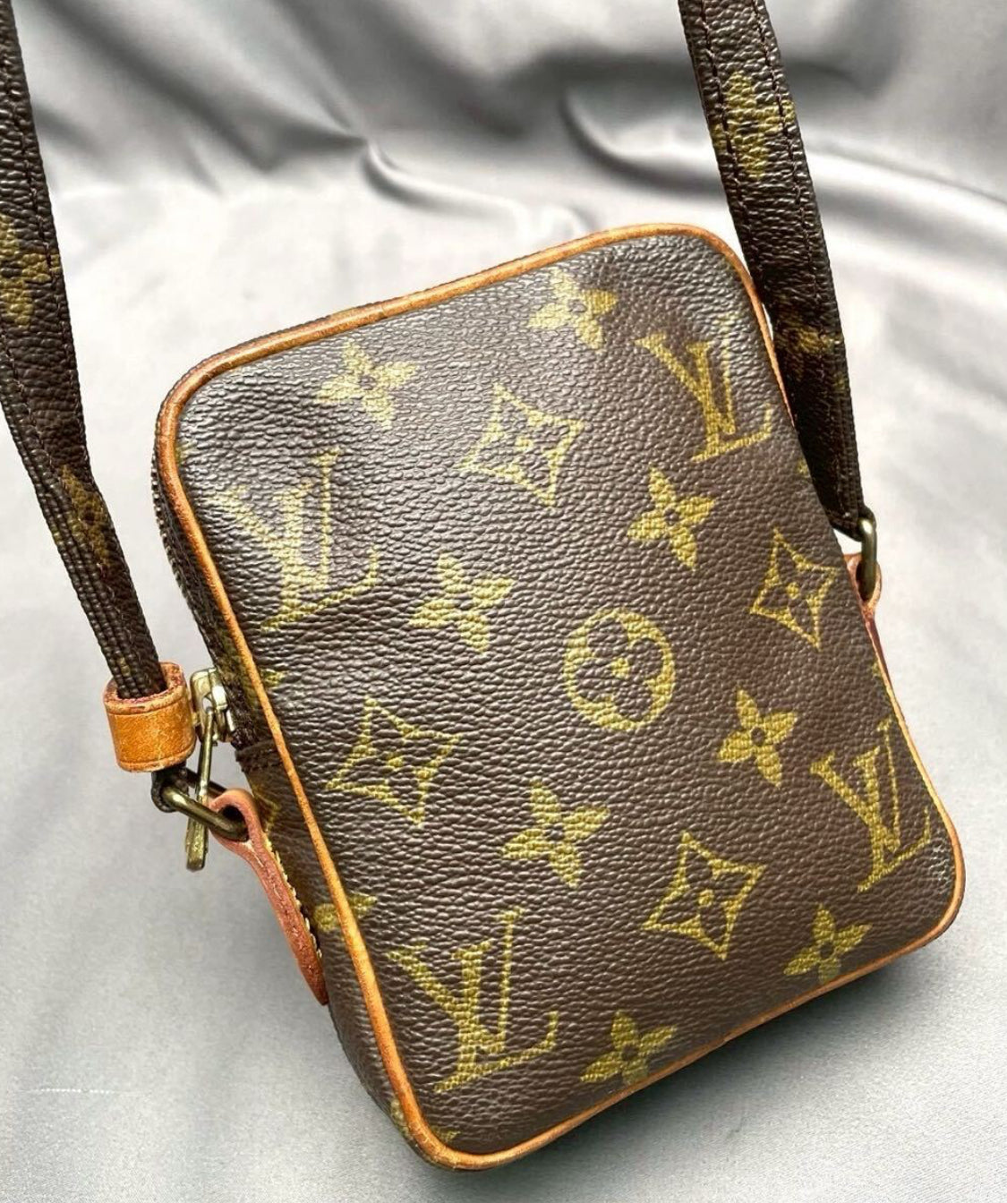 Louis Vuitton Monogram Danube 15