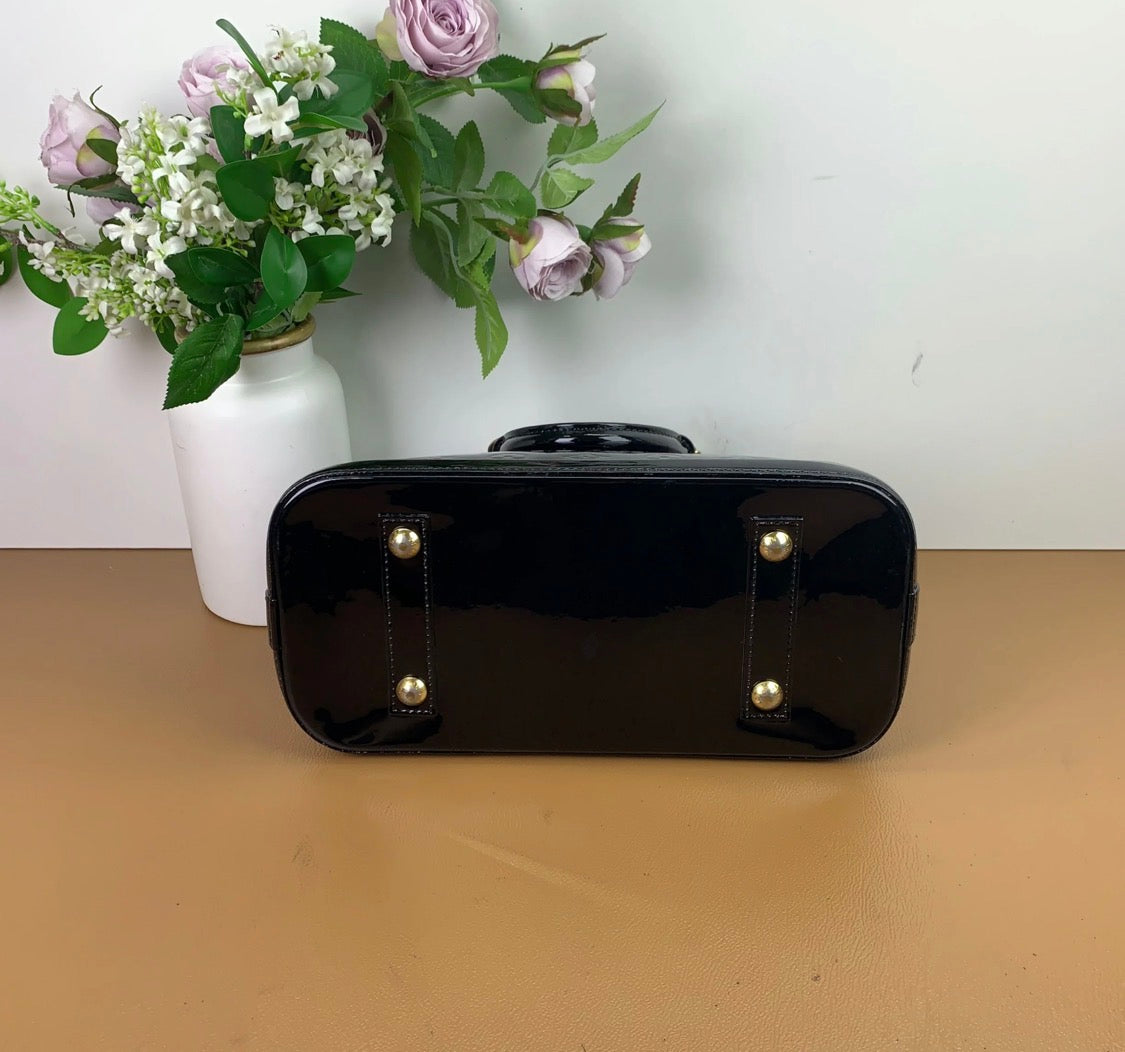 Louis Vuitton Vernis Monogram GM Alma Handbag