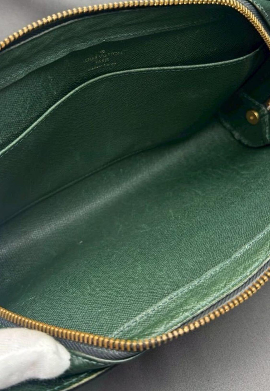 Authentic LOUIS VUITTON Taiga Baikal Leather Clutch Bag