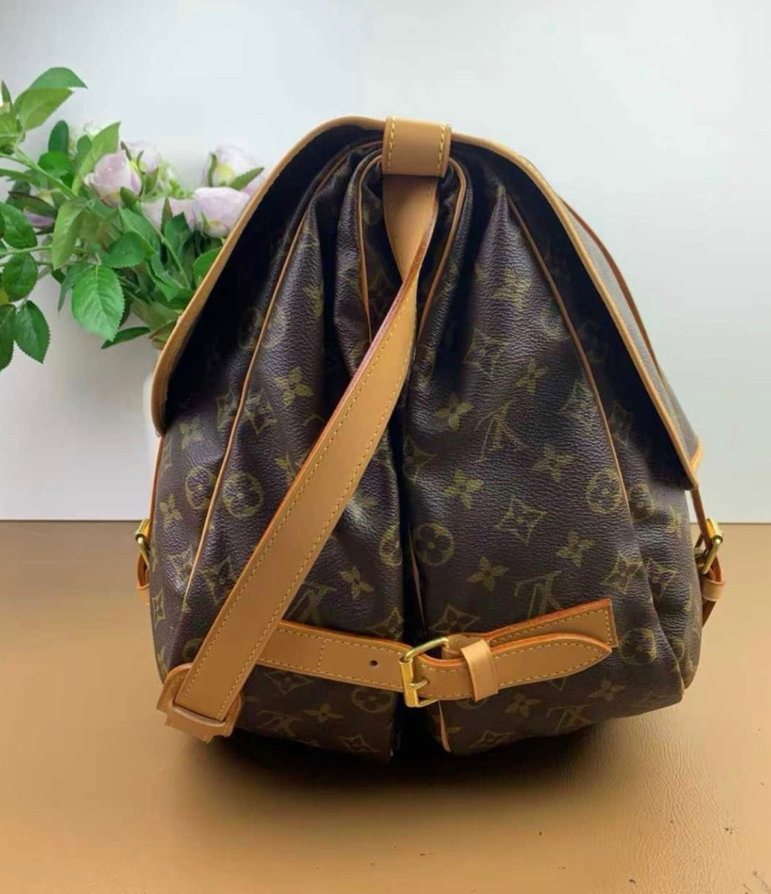 LOUIS VUITTON Saumur 43 Shoulder Bag