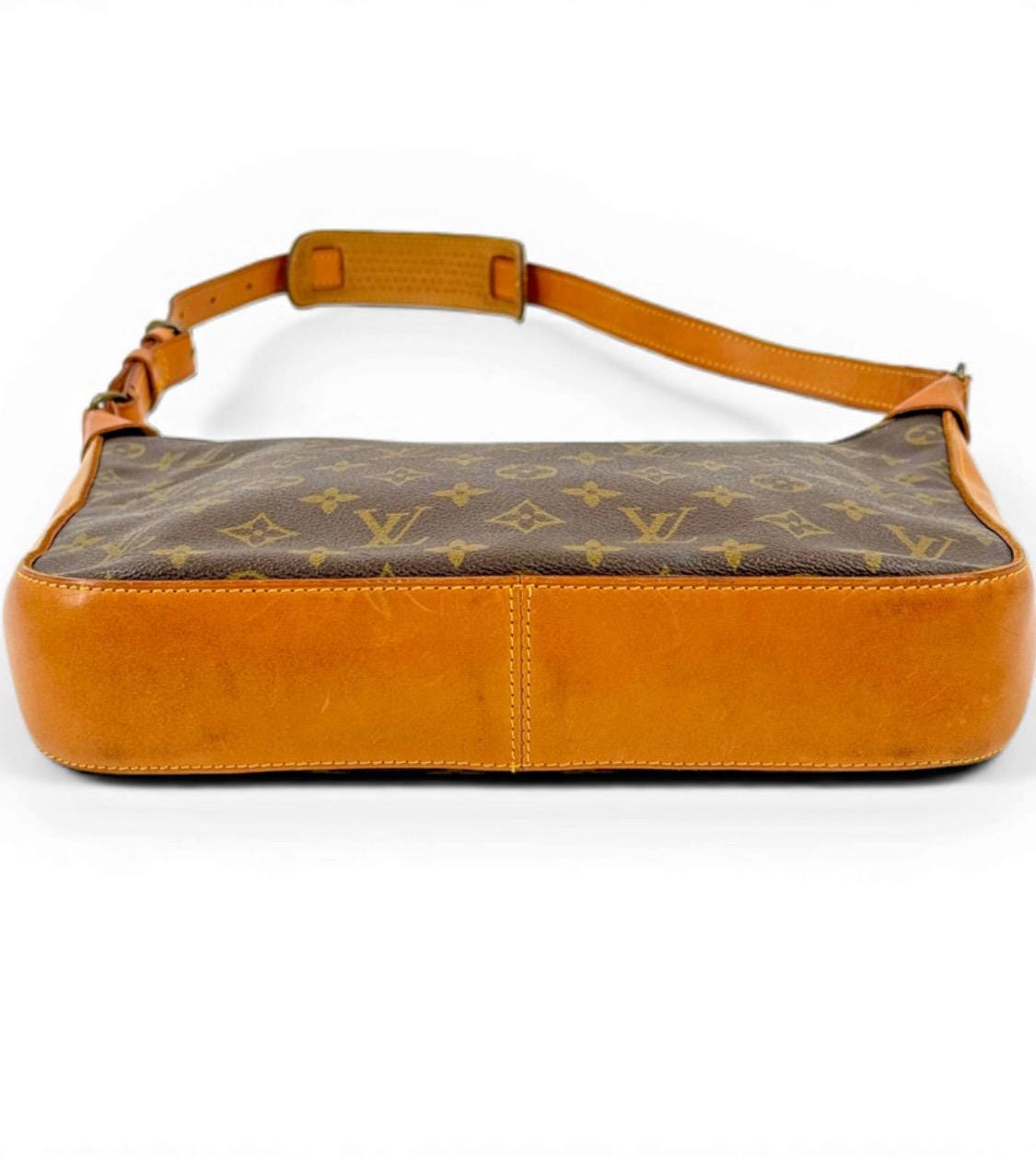 Authentic LOUIS VUITTON Monogram Boulogne 30 M52165  Shoulder Bag Vintage Old Model