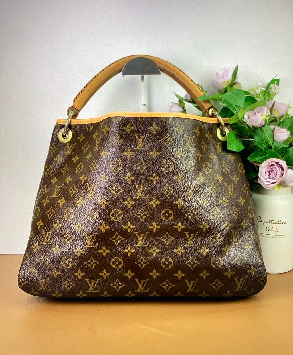 LOUIS VUITTON Artsy MM Hobo Bag