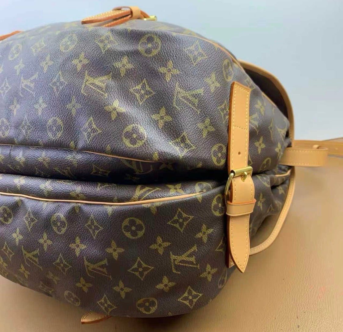 LOUIS VUITTON Saumur 43 Shoulder Bag