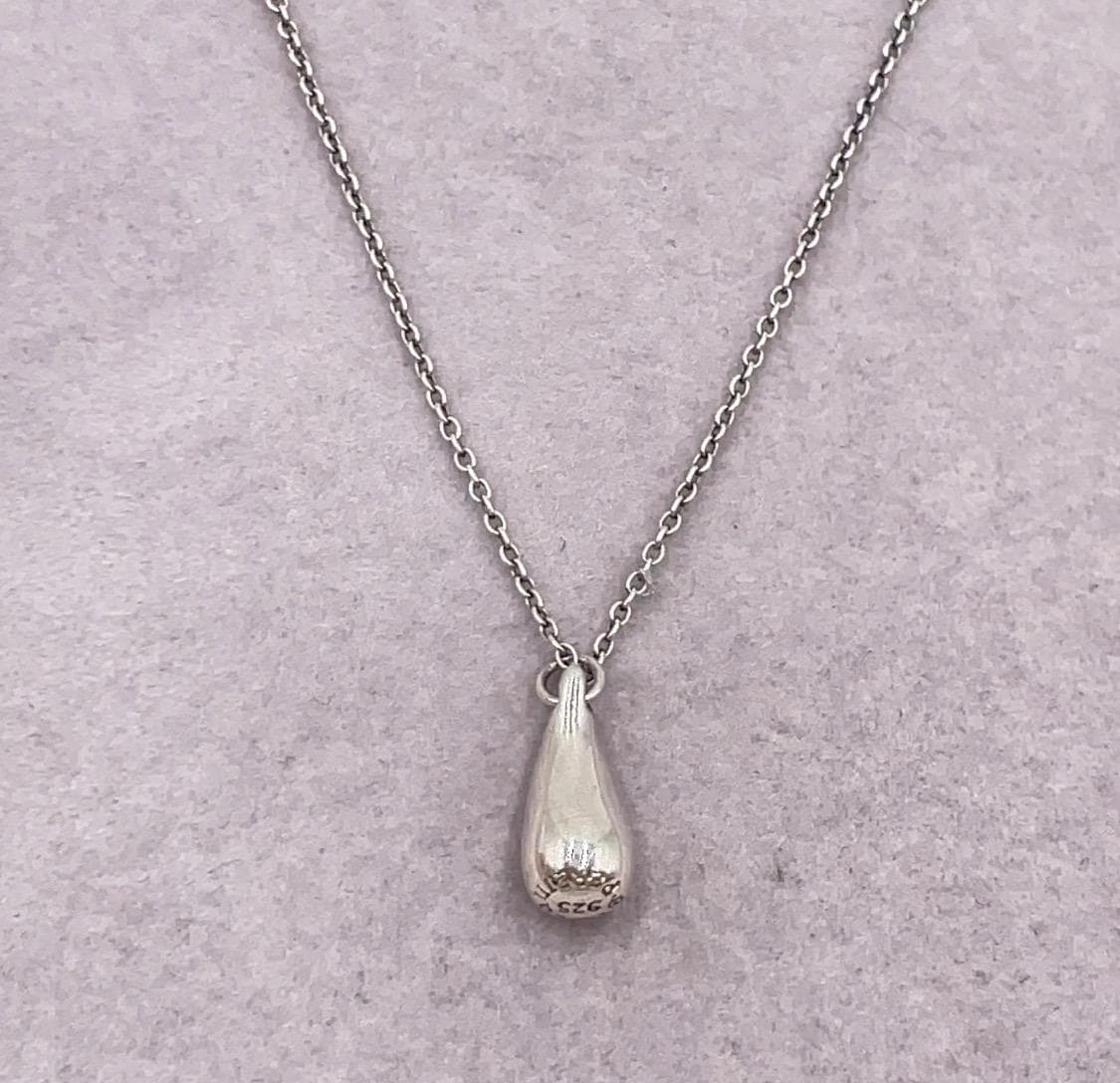 Authentic Tiffany & Co. Elsa Peretti Teardrop Necklace SV 2.7g/3.3g Vintage ( Great Gift)