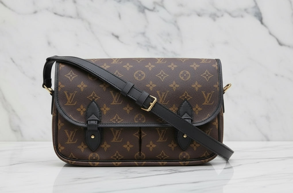 Authentic LOUIS VUITTON  Monogram Sac Gibeciere PM Vintage