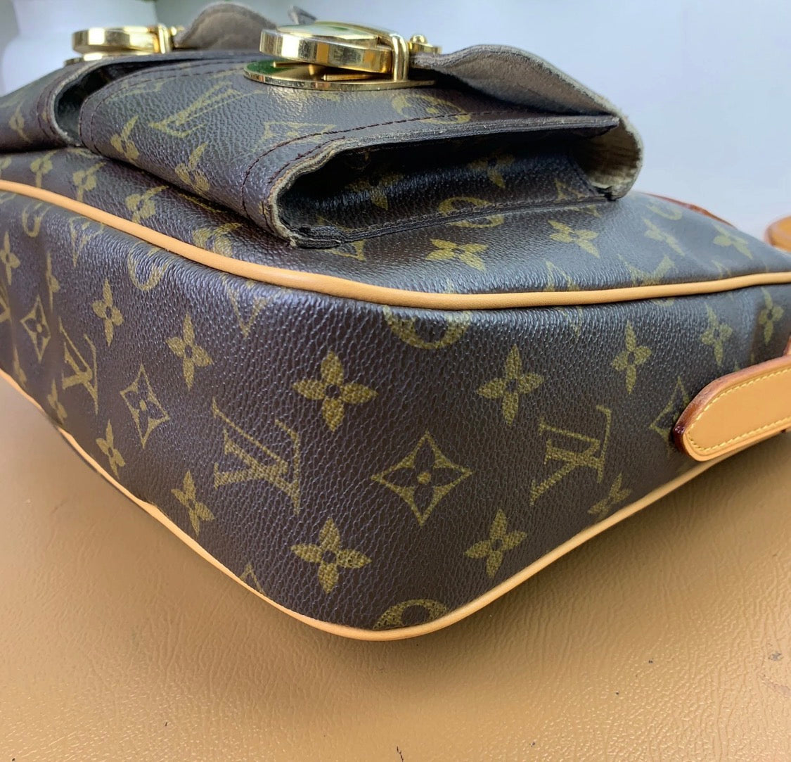 Louis Vuitton Monogram Manhattan Shoulder Bag