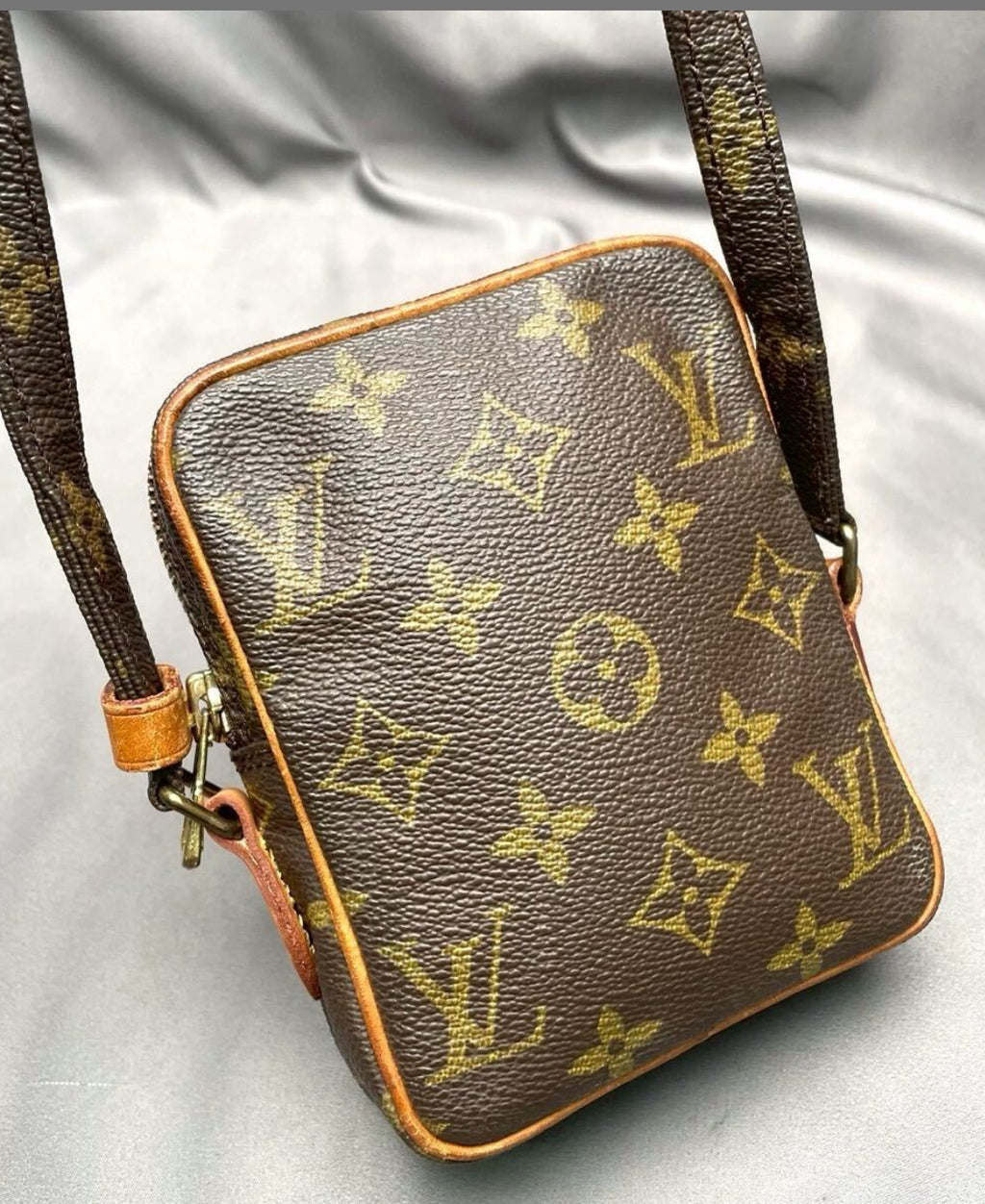 Louis Vuitton Monogram Danube 15