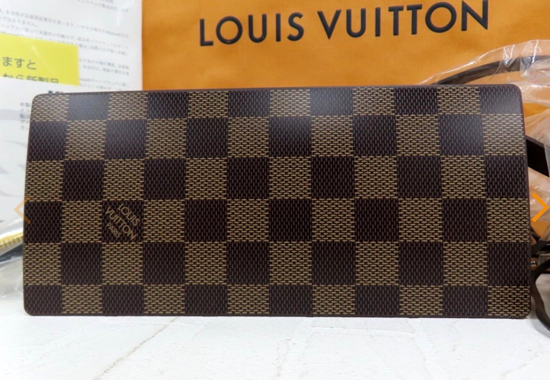 Louis Vuitton Ultra-Rare Damier Ebene Mini Computer – 25th Anniversary Celux Clavier Notebook PC