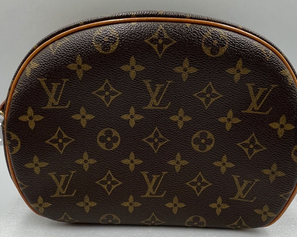 Authentic LOUIS VUITTON
Monogram Blois Shoulder Bag