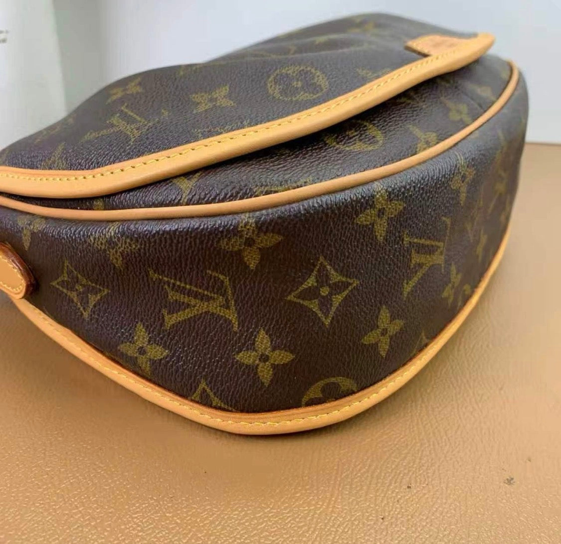 Louis Vuitton Menilmontant Monogram MM Brown Crossbody/ Shoulder bag