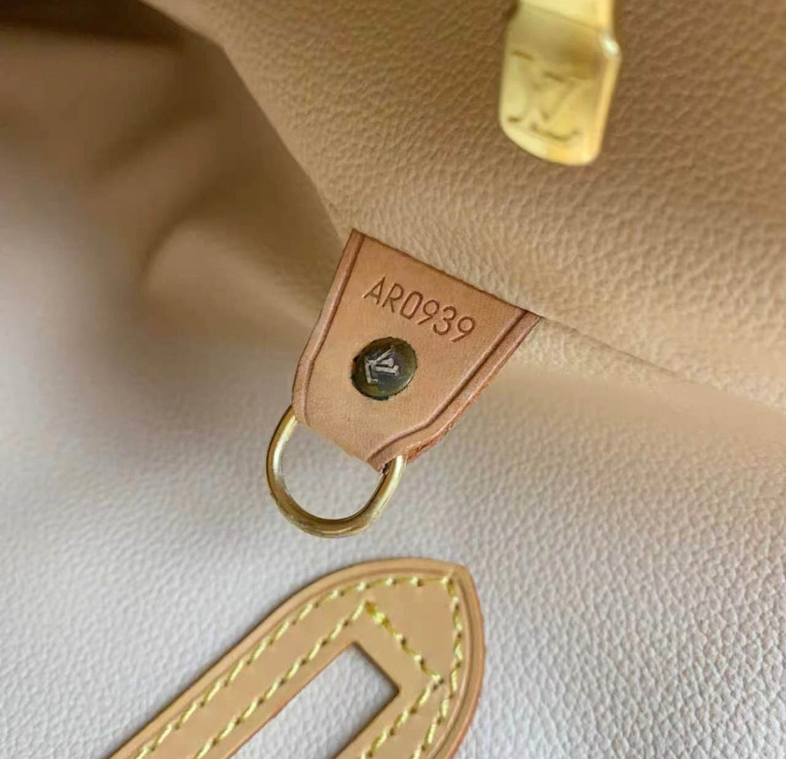 Louis Vuitton Bucket GM Shoulder Bag
