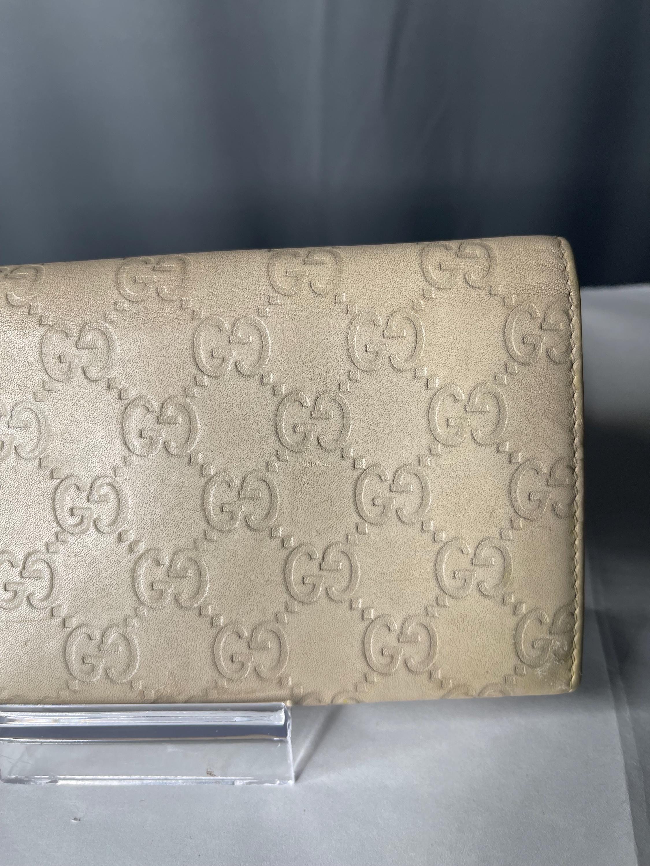 Authentic  GG Gucci Guccissima cream  leather wallet. Option add a silver chain strap.