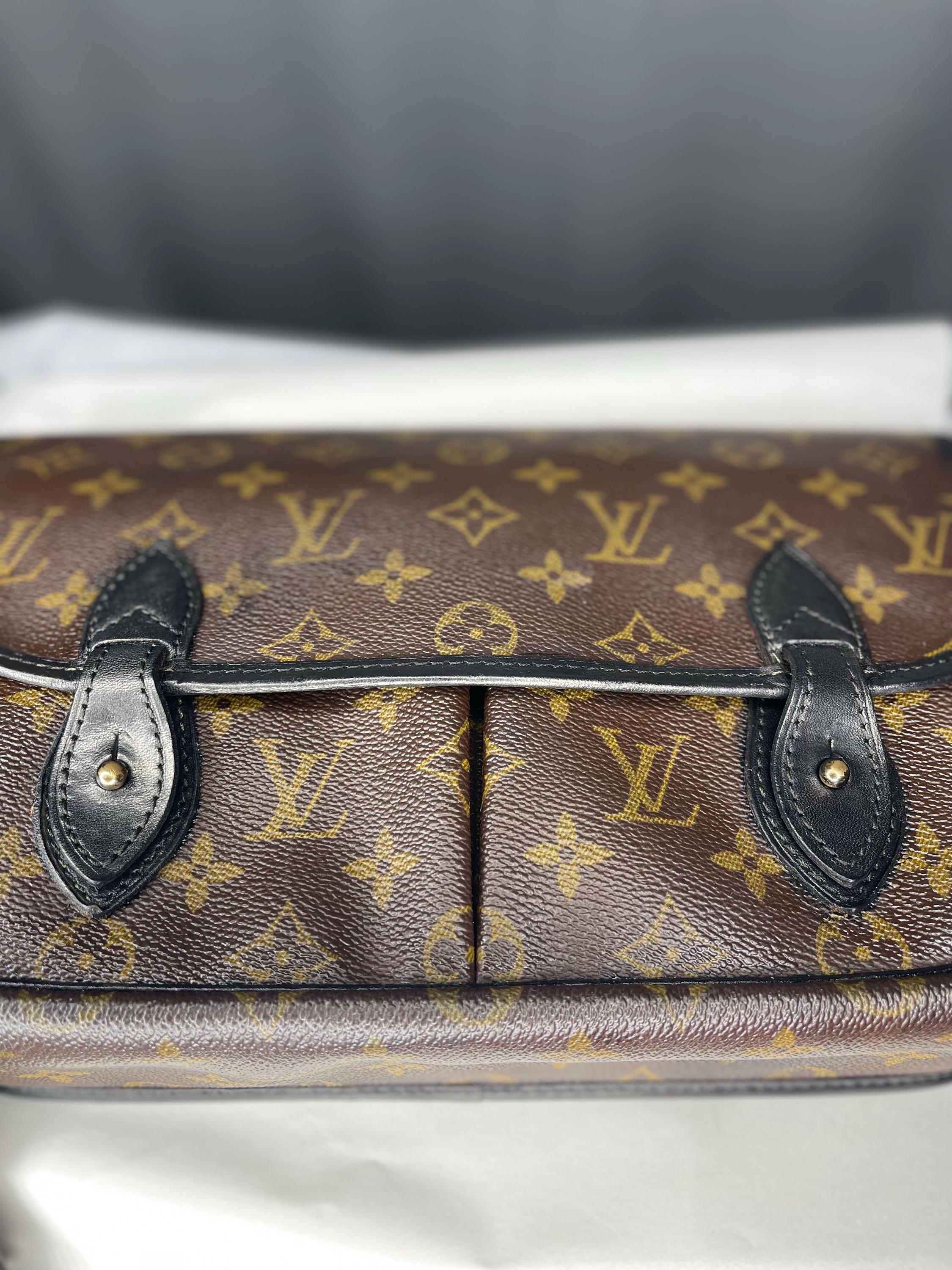 Authentic LOUIS VUITTON  Monogram Sac Gibeciere PM Vintage