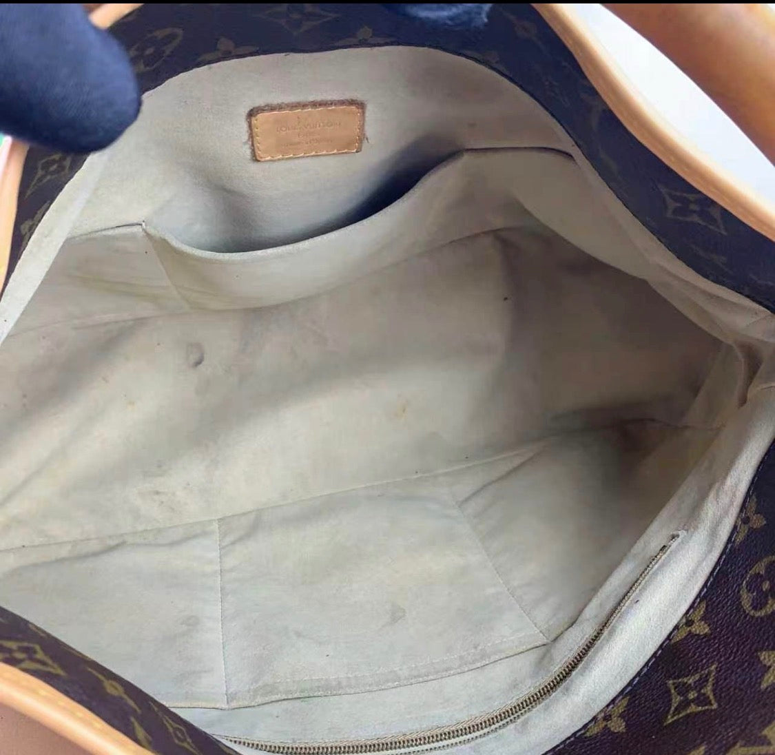 LOUIS VUITTON Artsy MM Hobo Bag
