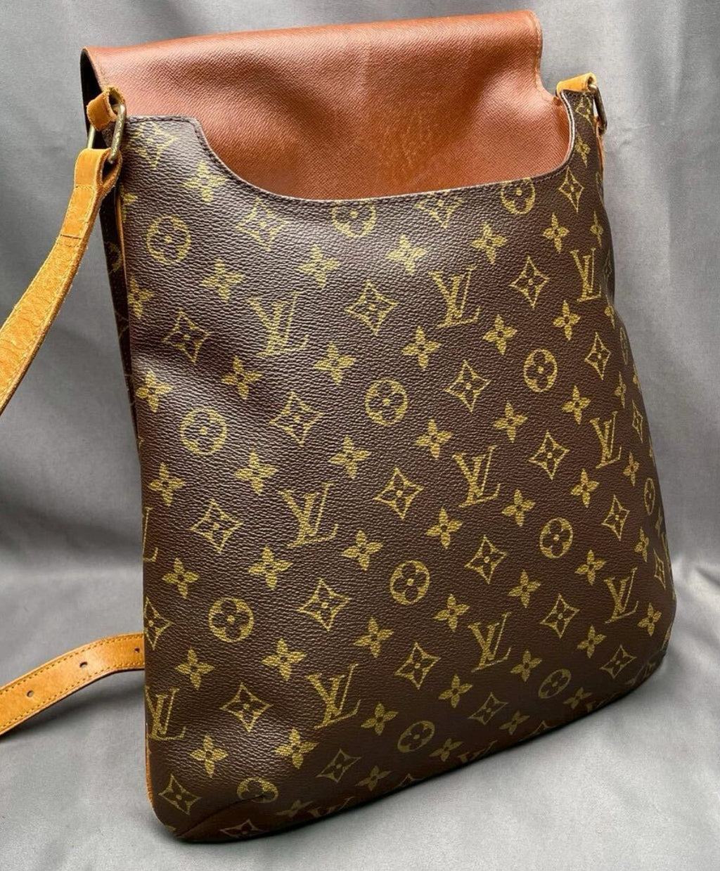 LOUIS VUITTON Monogram Musette GM Shoulder Bag