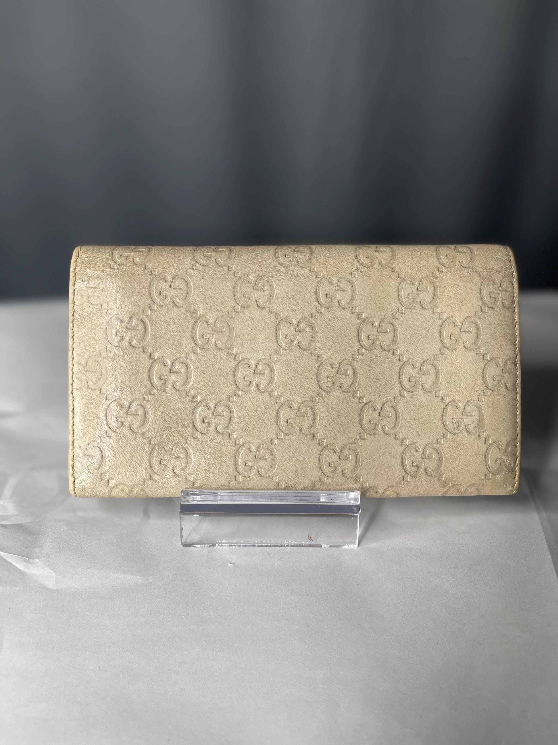 Authentic  GG Gucci Guccissima cream  leather wallet. Option add a silver chain strap.