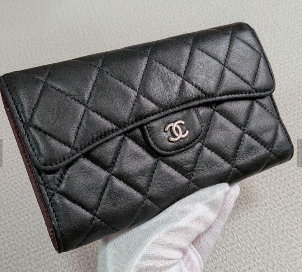 Authentic CHANEL lambskin Quilted Black Large Wallet all accesory included with authenticity card