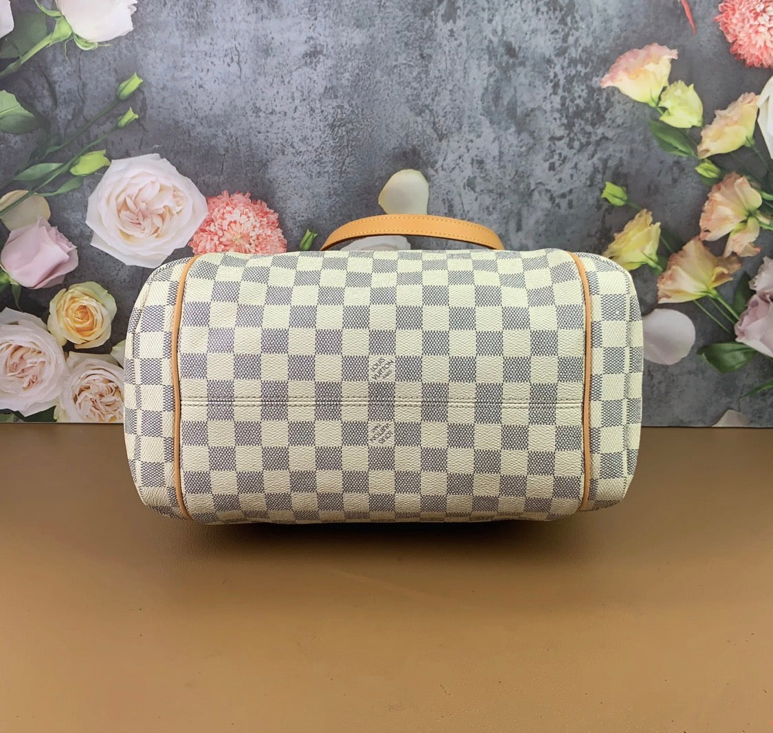 Louis Vuitton Monogram Totally MM Shoulder Bag