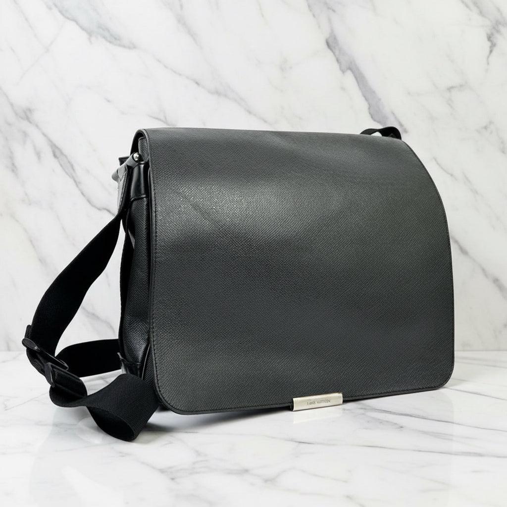 Louis Vuitton Taiga Viktor Messenger Bag