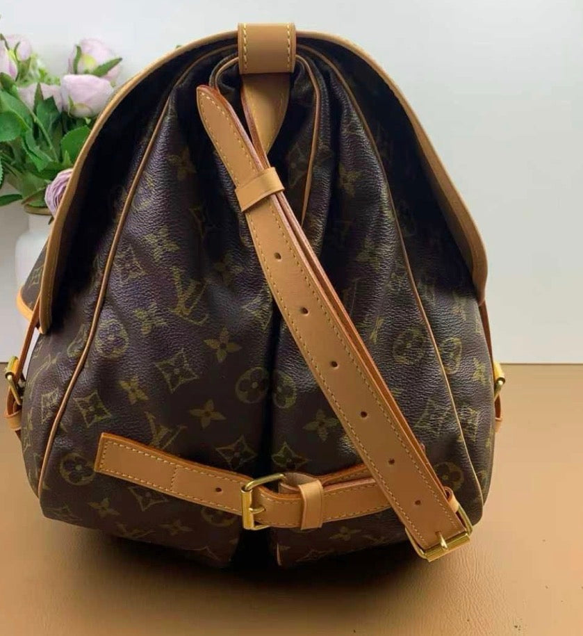 LOUIS VUITTON Saumur 43 Shoulder Bag