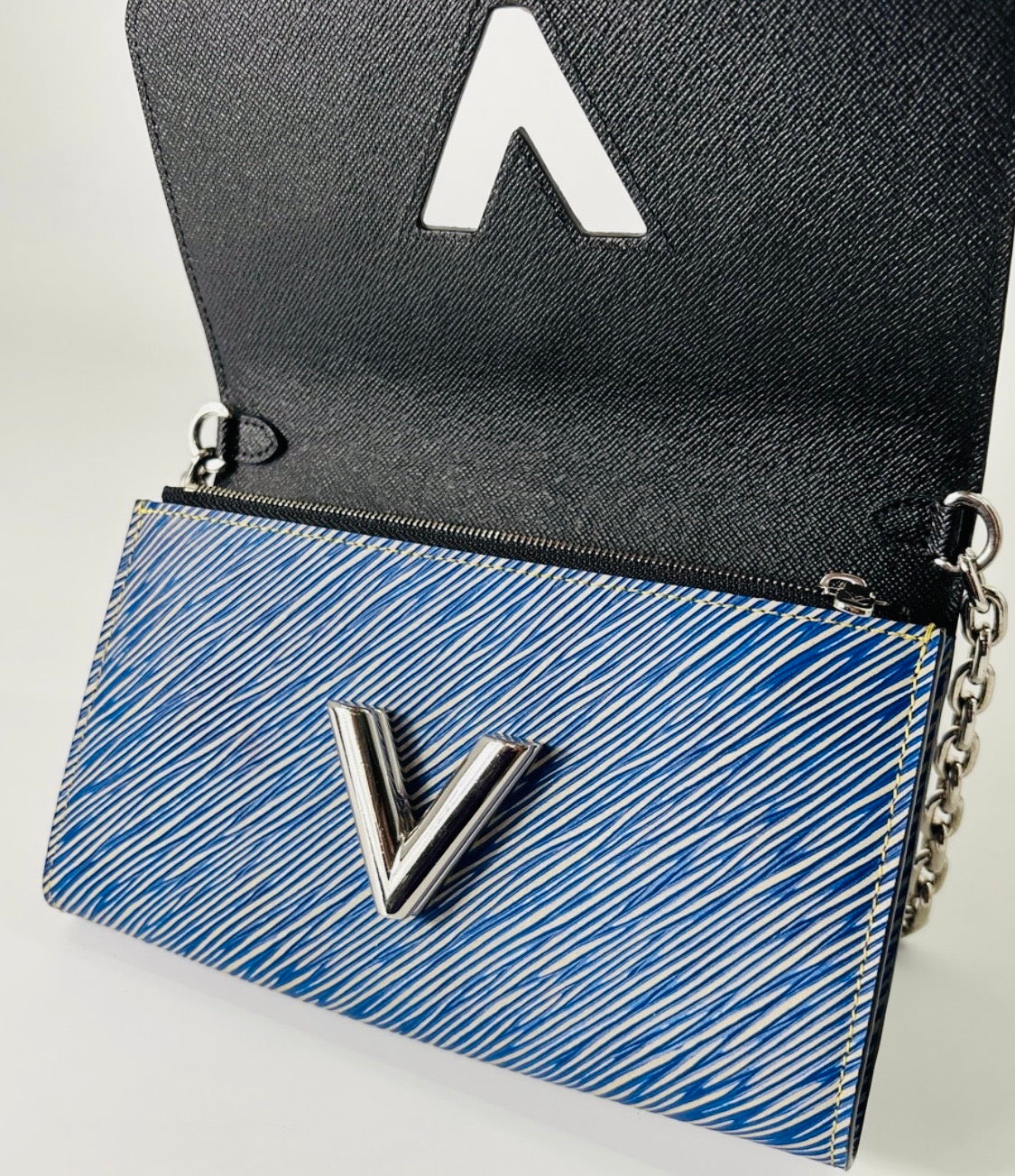 Louis Vuitton
Twist Chain Wallet Studded Epi Leather
