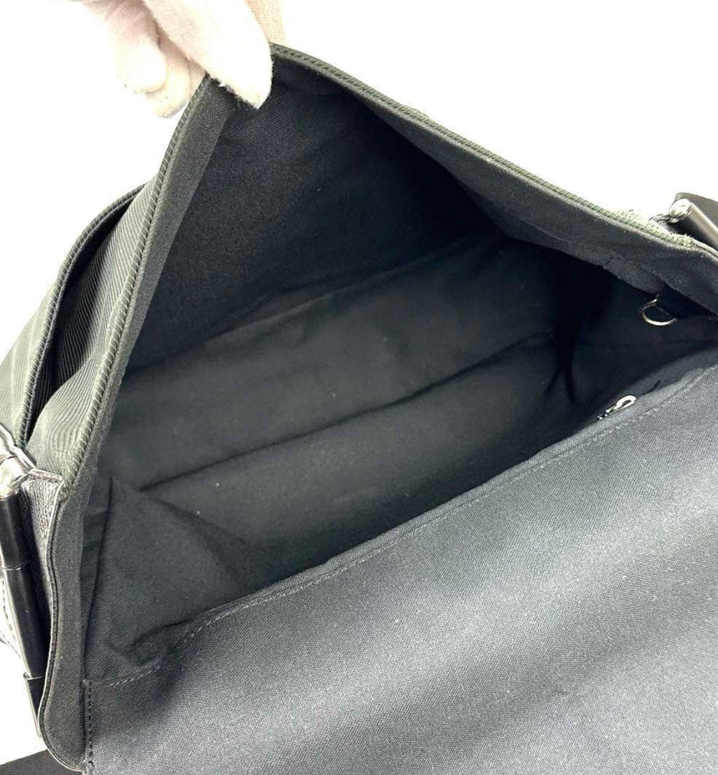 Louis Vuitton Taiga Viktor Messenger Bag