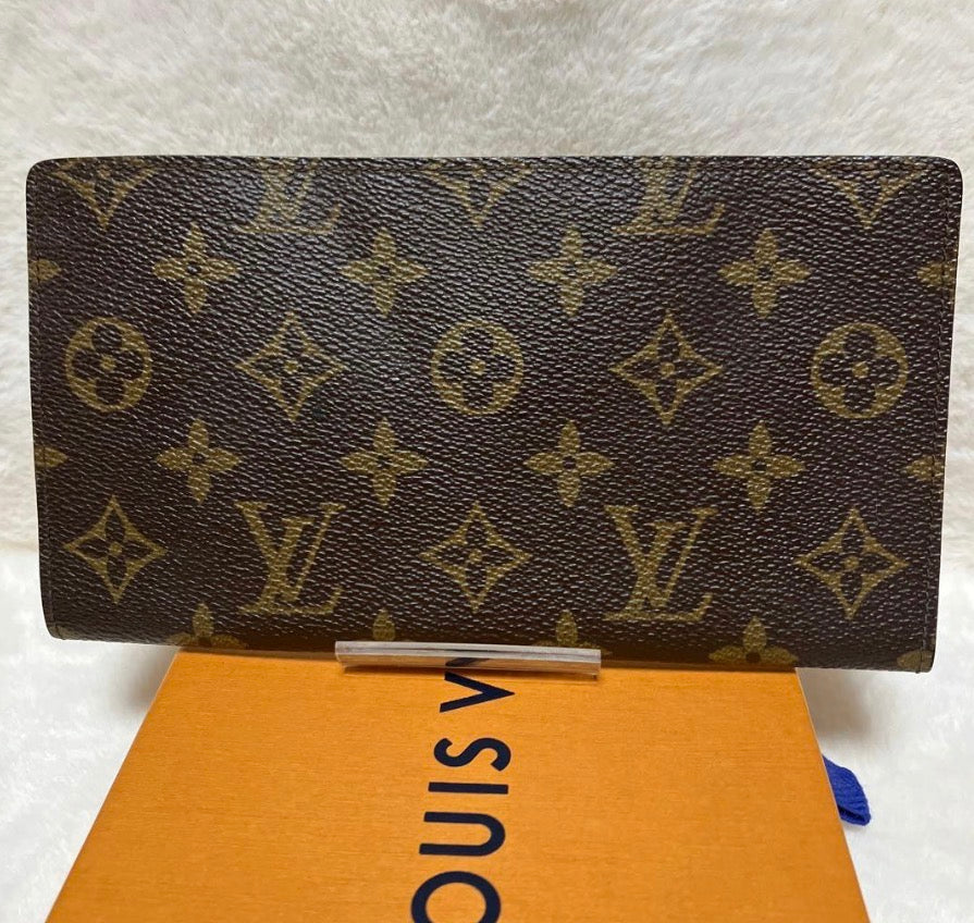 Louis Vuitton Emilie Wallet