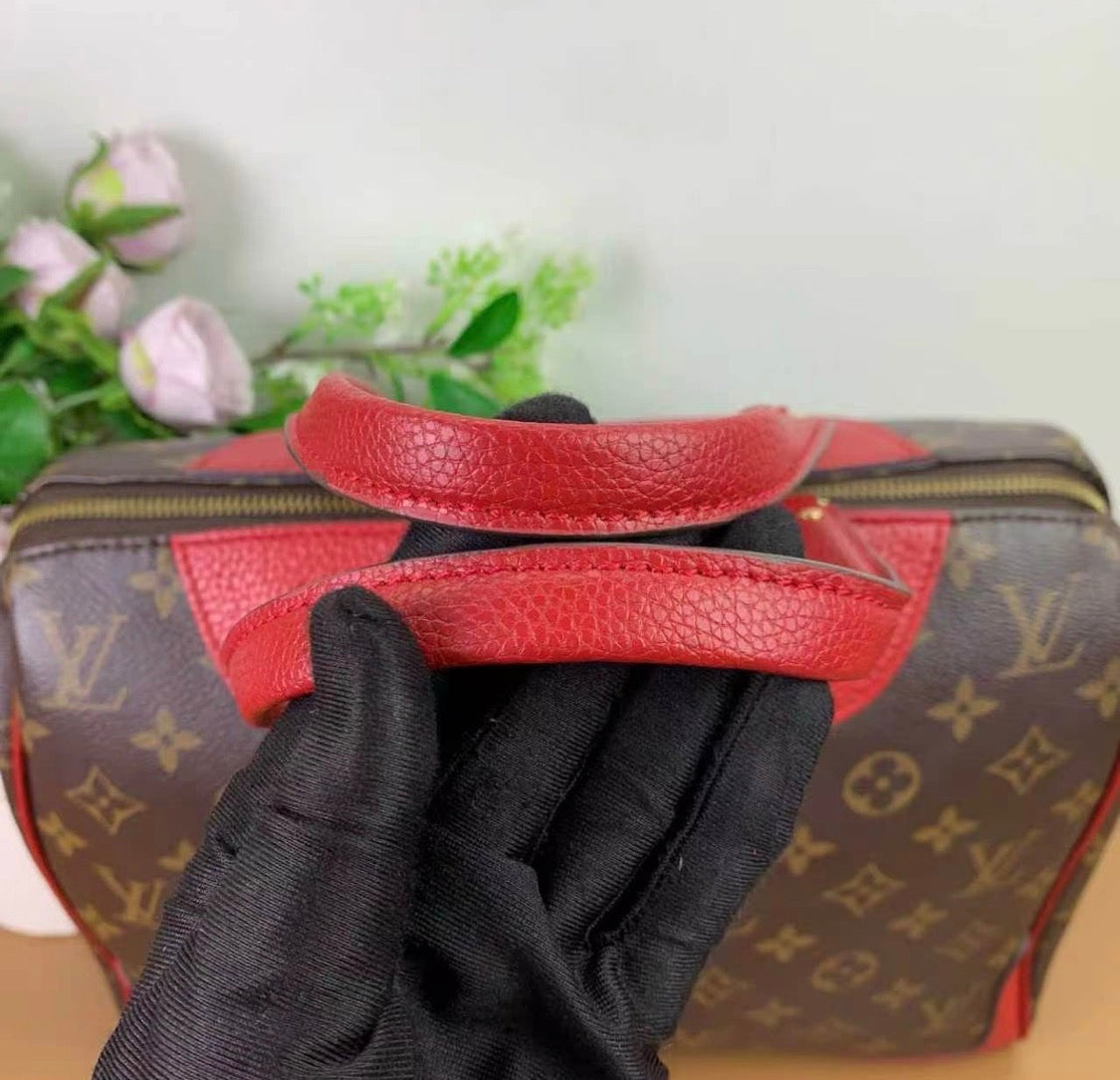 Louis Vuitton
Retiro NM Handbag Monogram Canvas and Leather