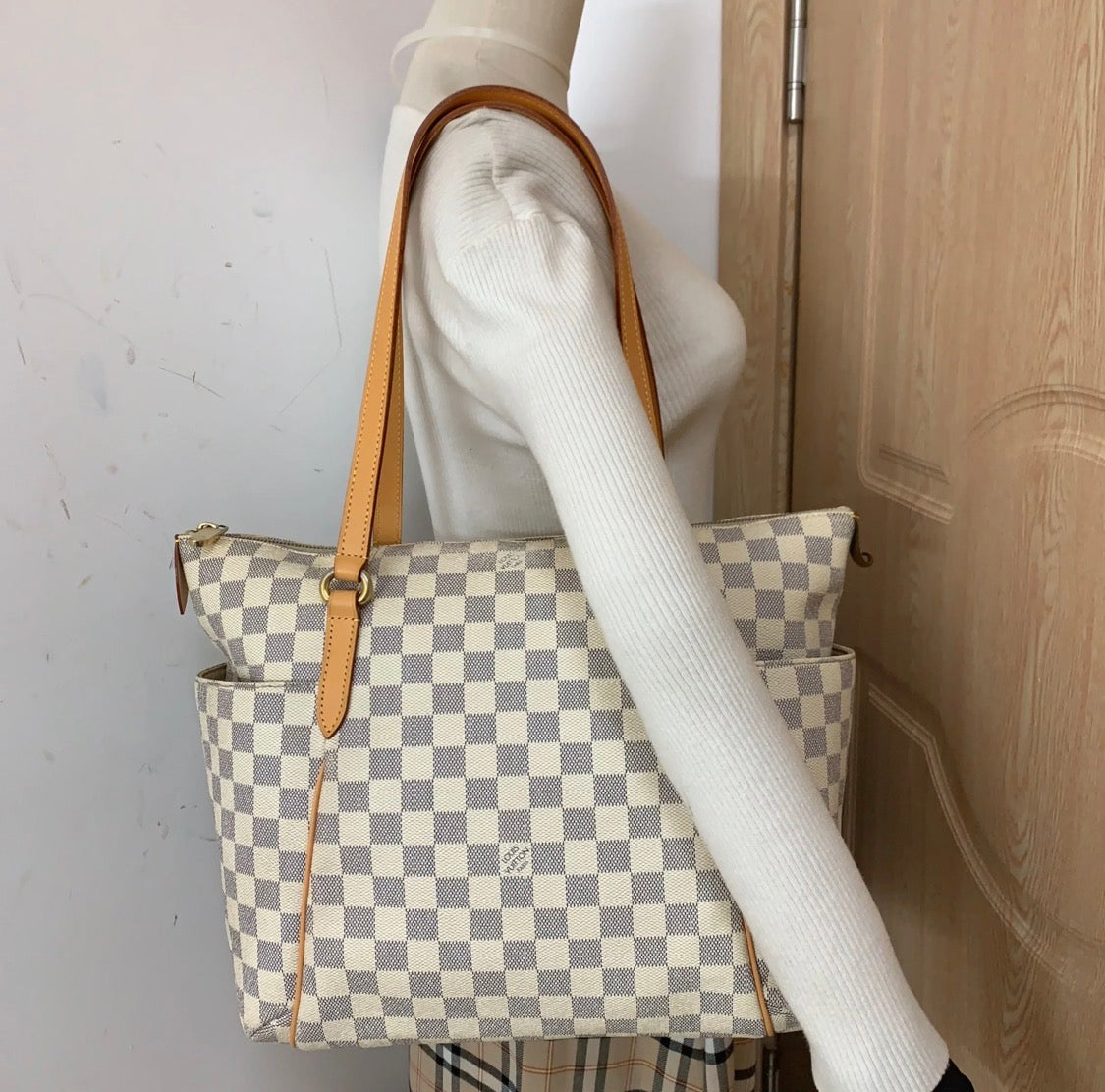 Louis Vuitton Monogram Totally MM Shoulder Bag