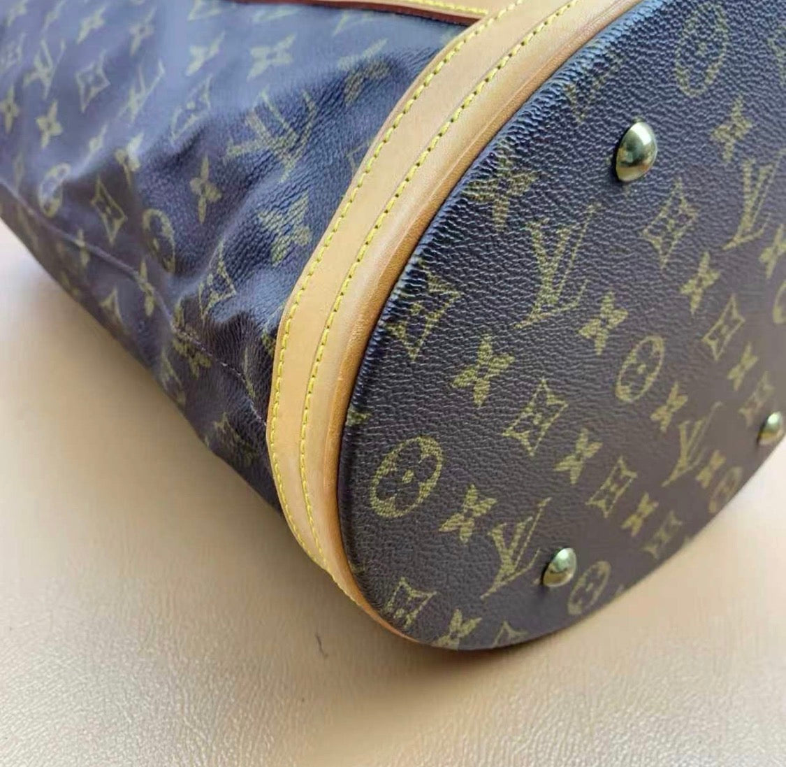 Louis Vuitton Bucket GM Shoulder Bag