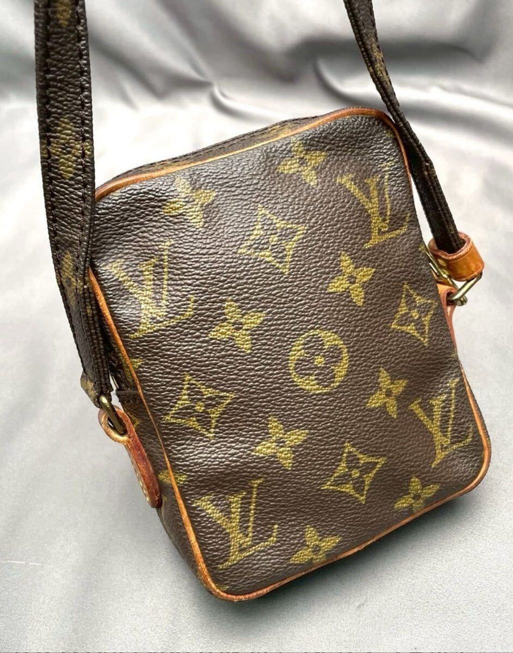 Louis Vuitton Monogram Danube 15