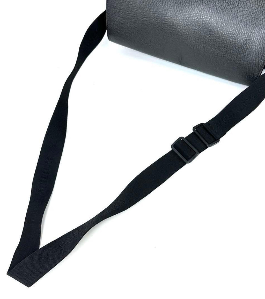 Louis Vuitton Taiga Viktor Messenger Bag