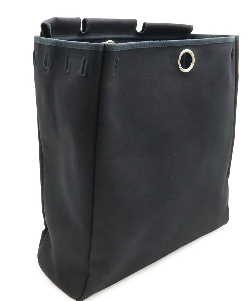 Hermes
Herbag Toile and Leather MM Shoulder Bag
