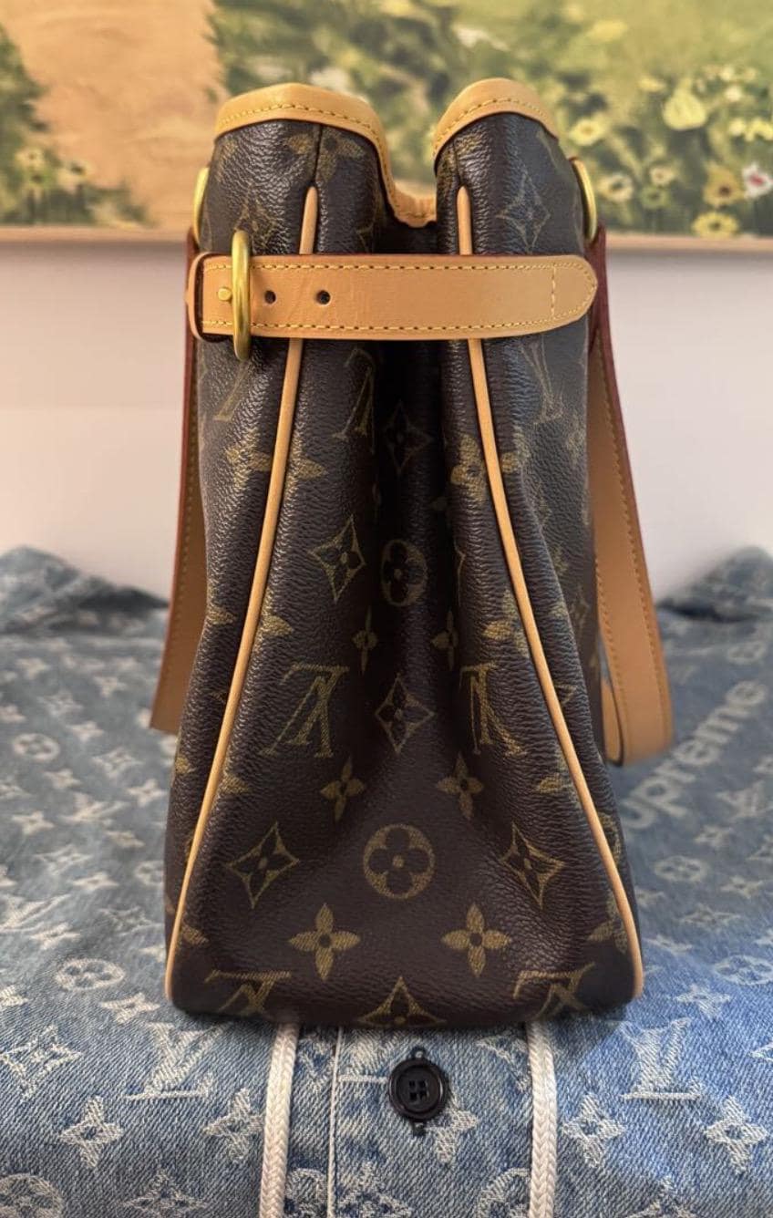 Authentic LOUIS VUITTONMonogram Batignolles Horizontal Shoulder Bag Excellent Condition