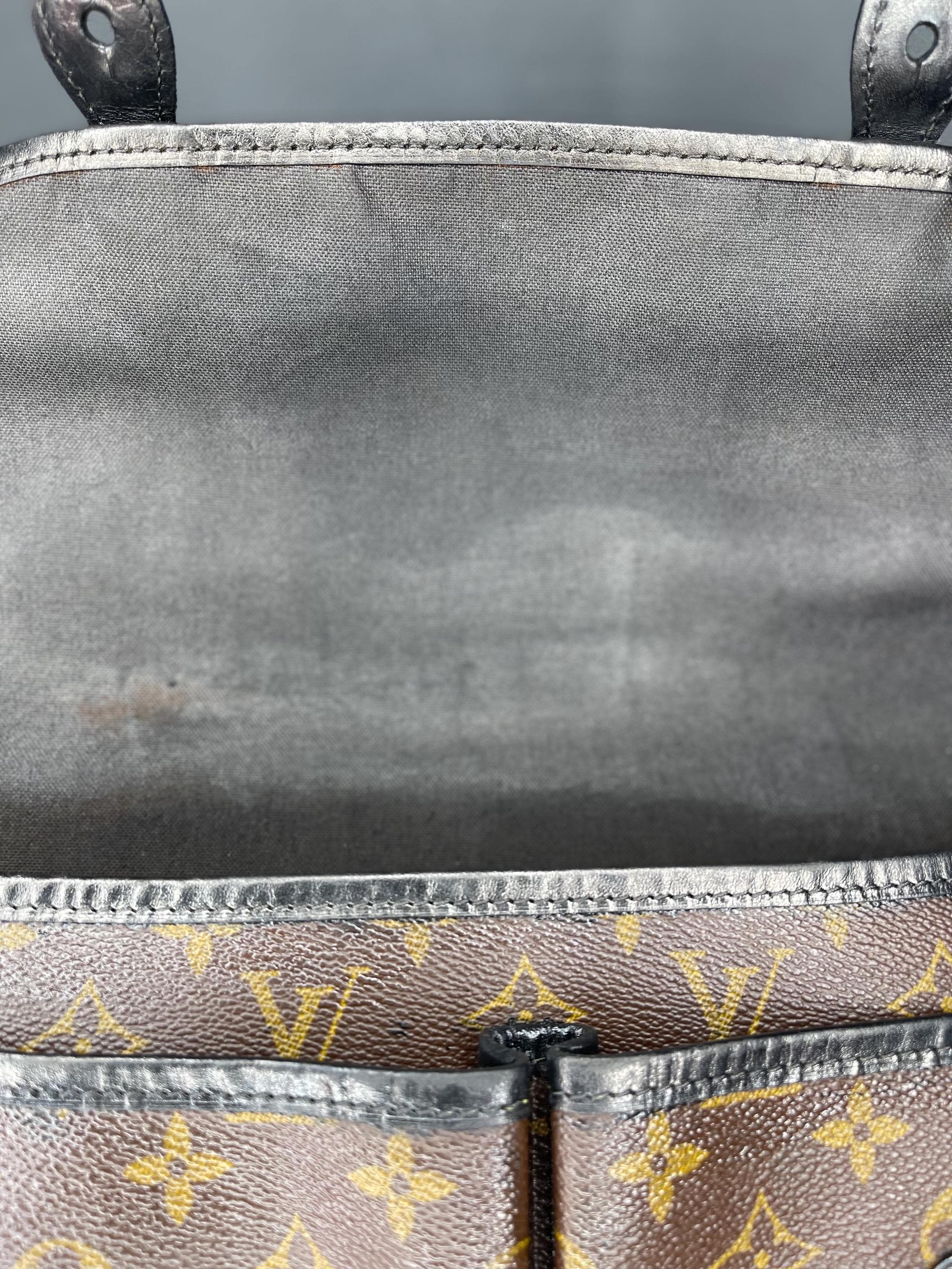 Authentic LOUIS VUITTON  Monogram Sac Gibeciere PM Vintage