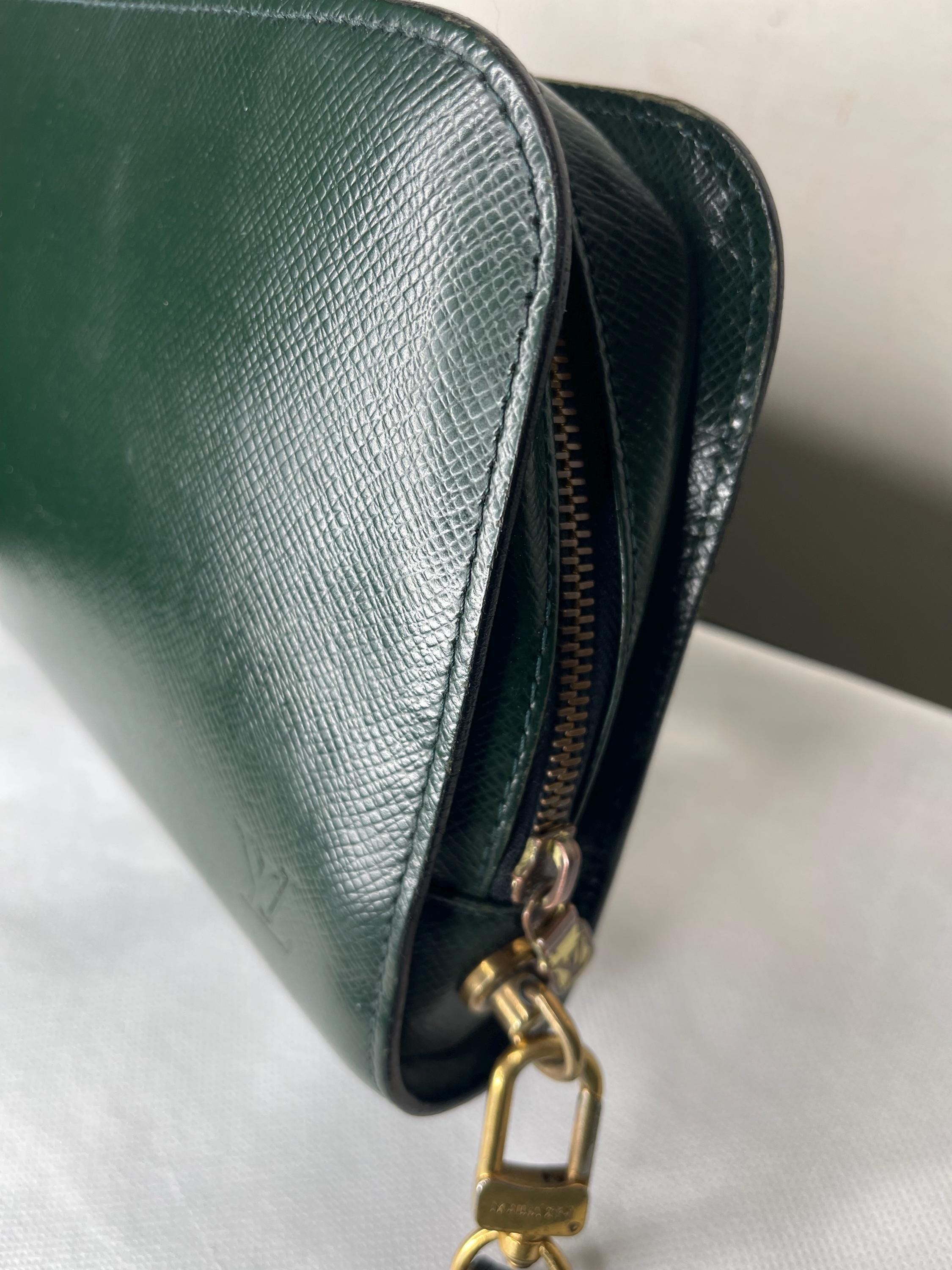 Authentic LOUIS VUITTON Taiga Baikal Leather Clutch Bag