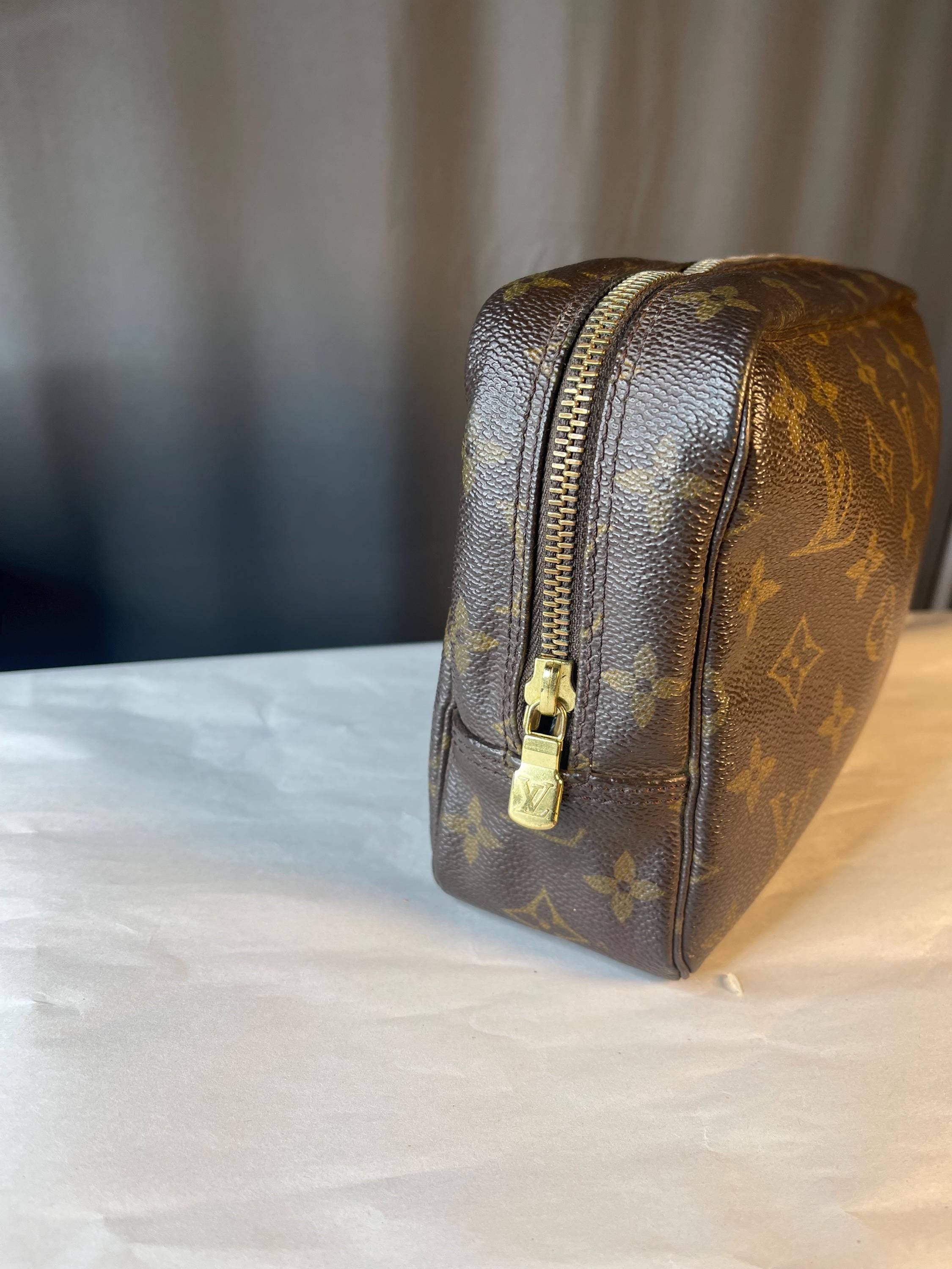 LOUIS VUITTON LV Monogram Trousse Toilette 28 Vintage