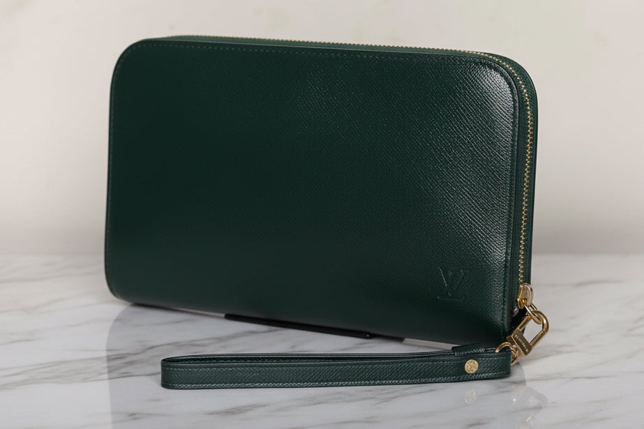 Authentic LOUIS VUITTON Taiga Baikal Leather Clutch Bag